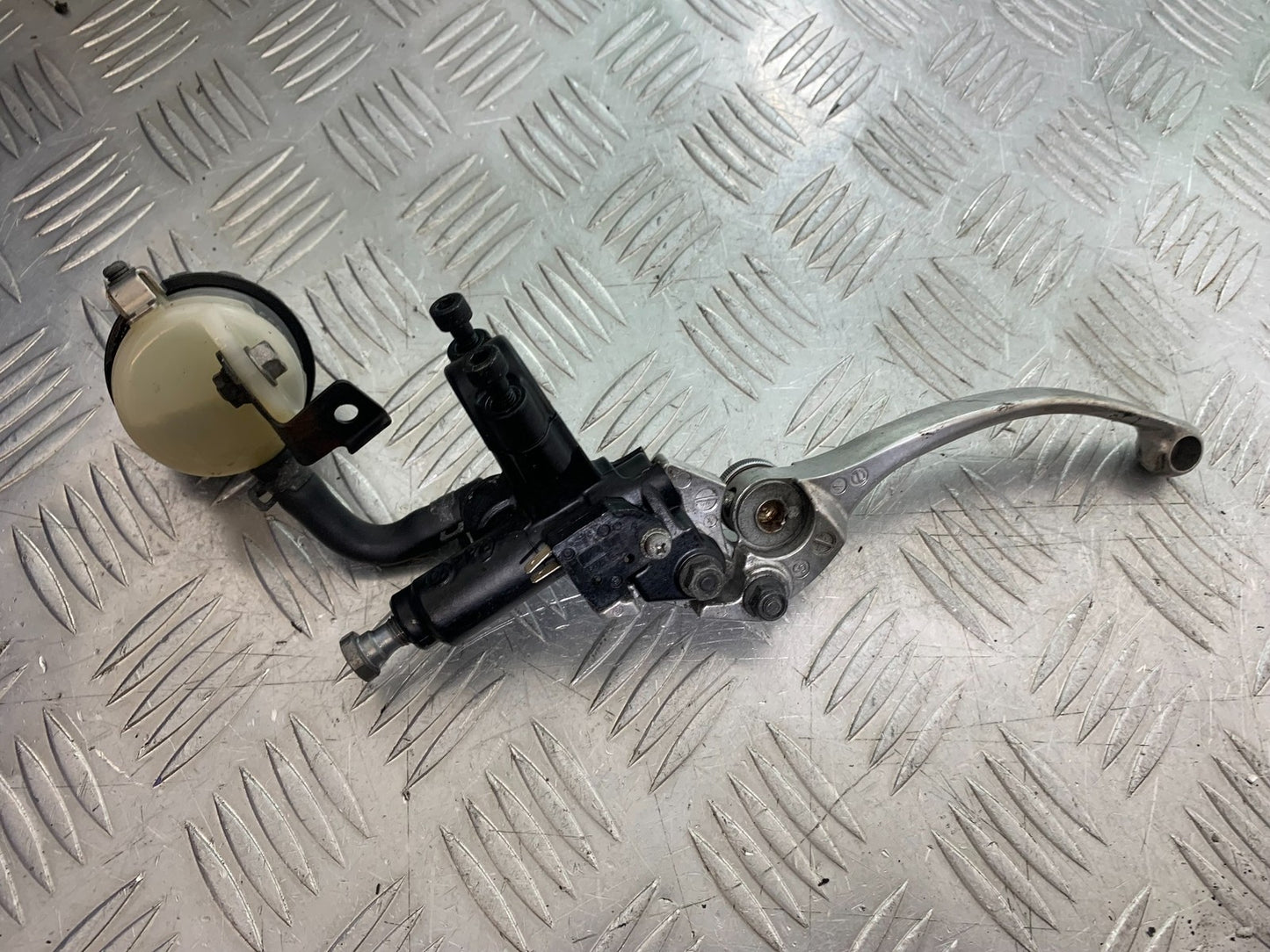 TRIUMPH 1050 SPRINT ST FRONT BRAKE CALIPER   2003-2011 (CMB1285)