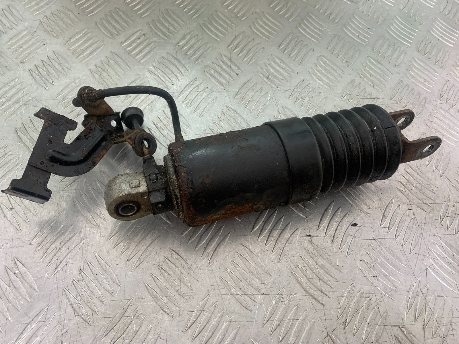 KAWASAKI GPZ600 GPZ 600 REAR SHOCK YEAR 1988-90 (CMB1258)