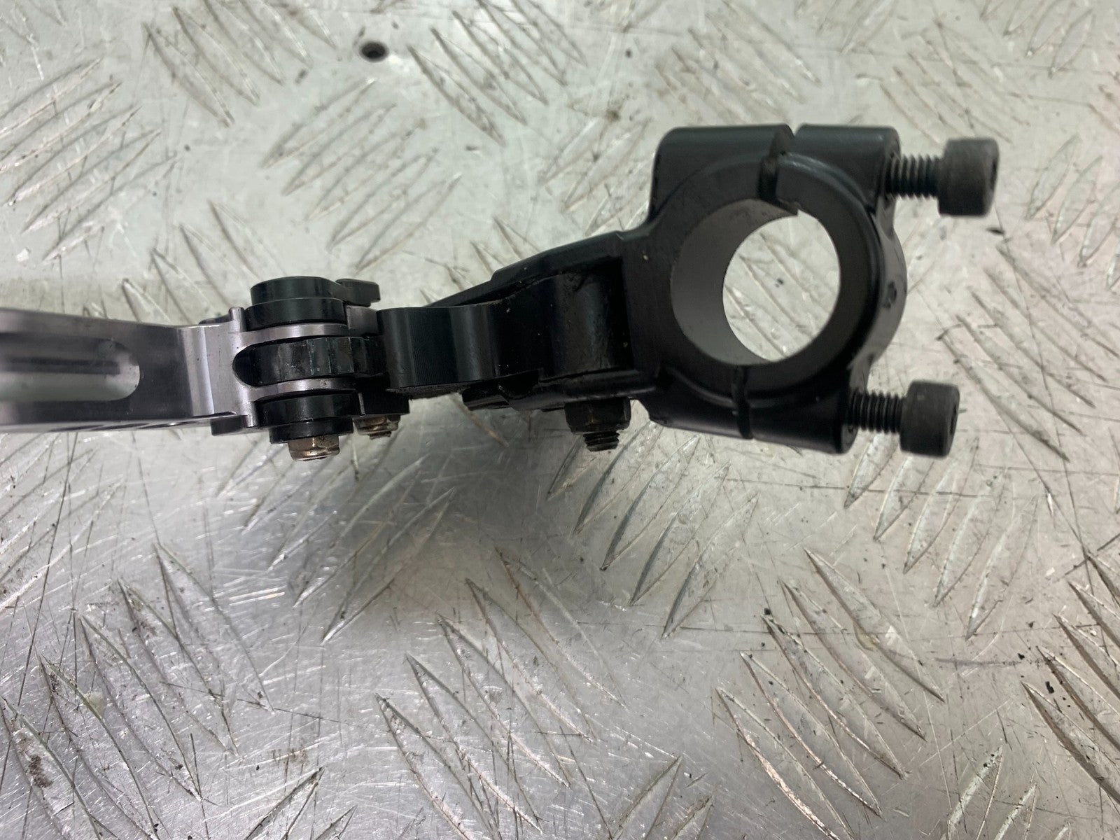 TRIUMPH 1050 SPRINT GT CLUTCH LEVER AND BRACKET  YEAR 2010-2016 (CMB1250)