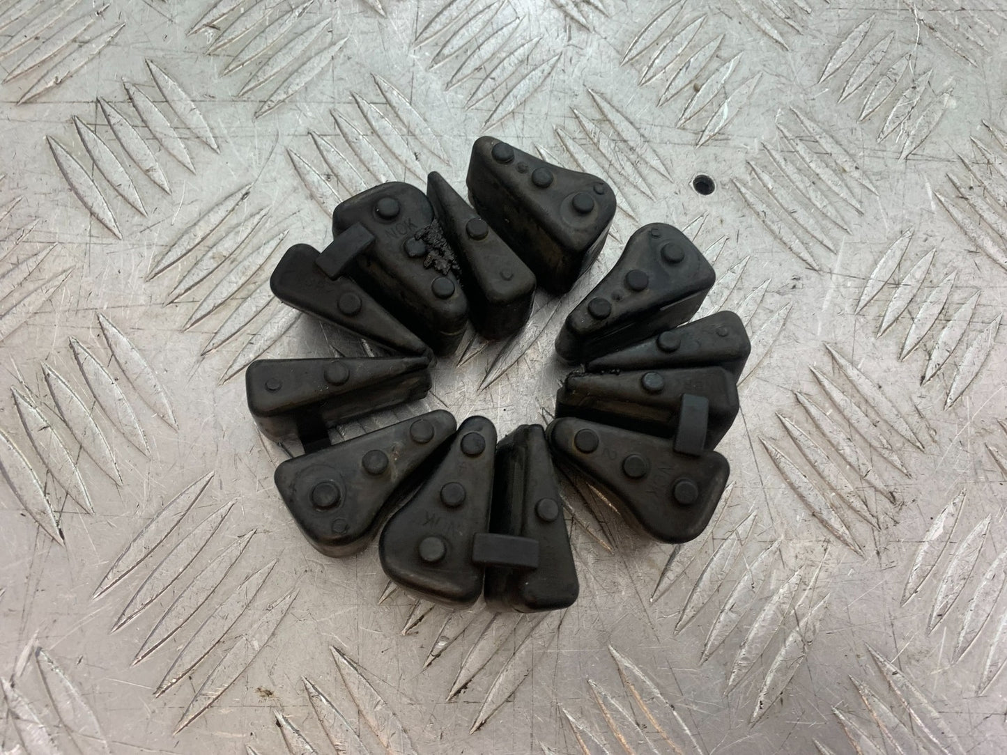 YAMAHA YZF R1 4XV CUSH DRIVE RUBBERS  YEAR 1998-99 (CMB1291)