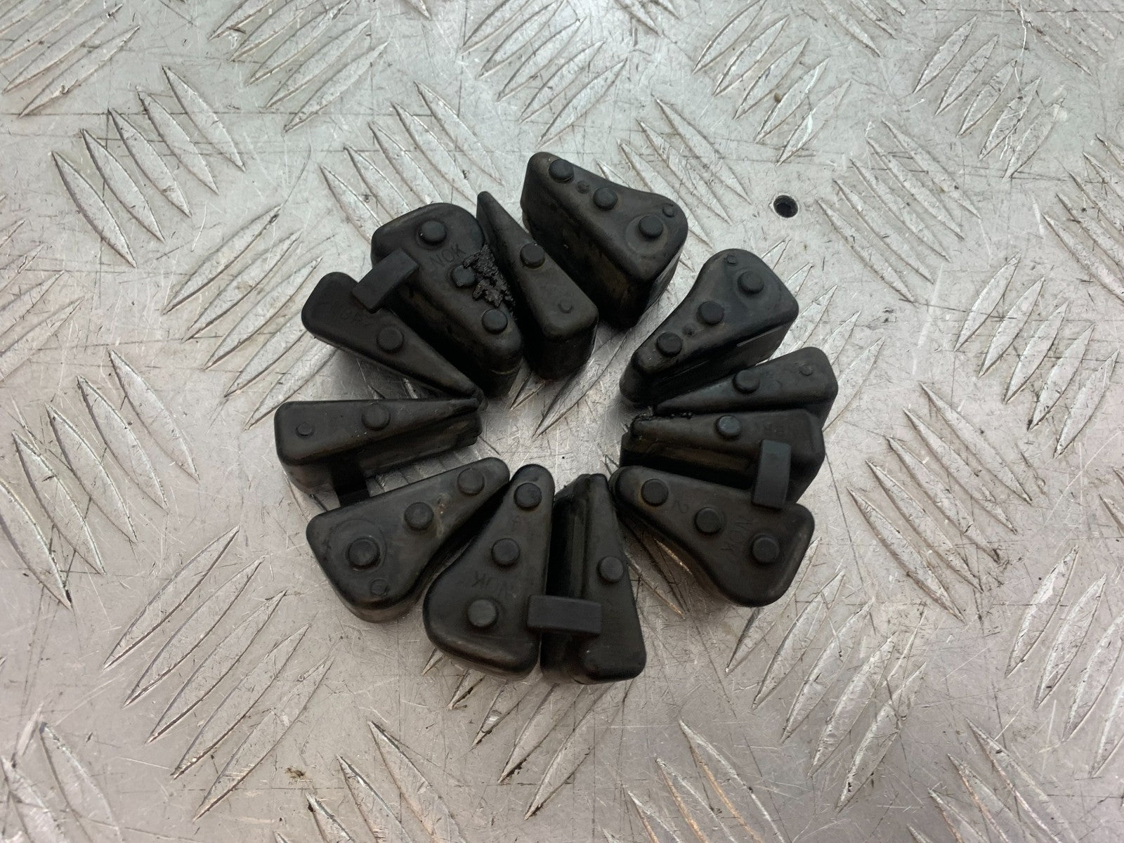 YAMAHA YZF R1 4XV CUSH DRIVE RUBBERS  YEAR 1998-99 (CMB1291)