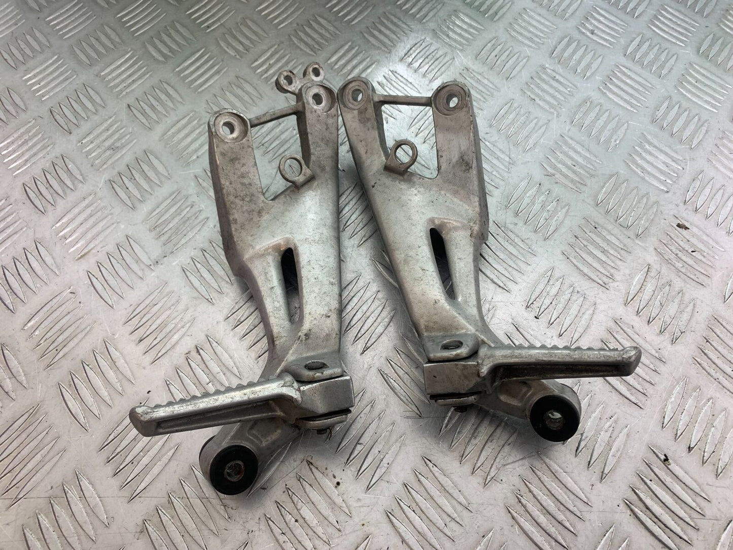 HONDA CBR1100 BLACKBIRD REAR HANGERS  YEAR 1999-2005 (CMB1103)