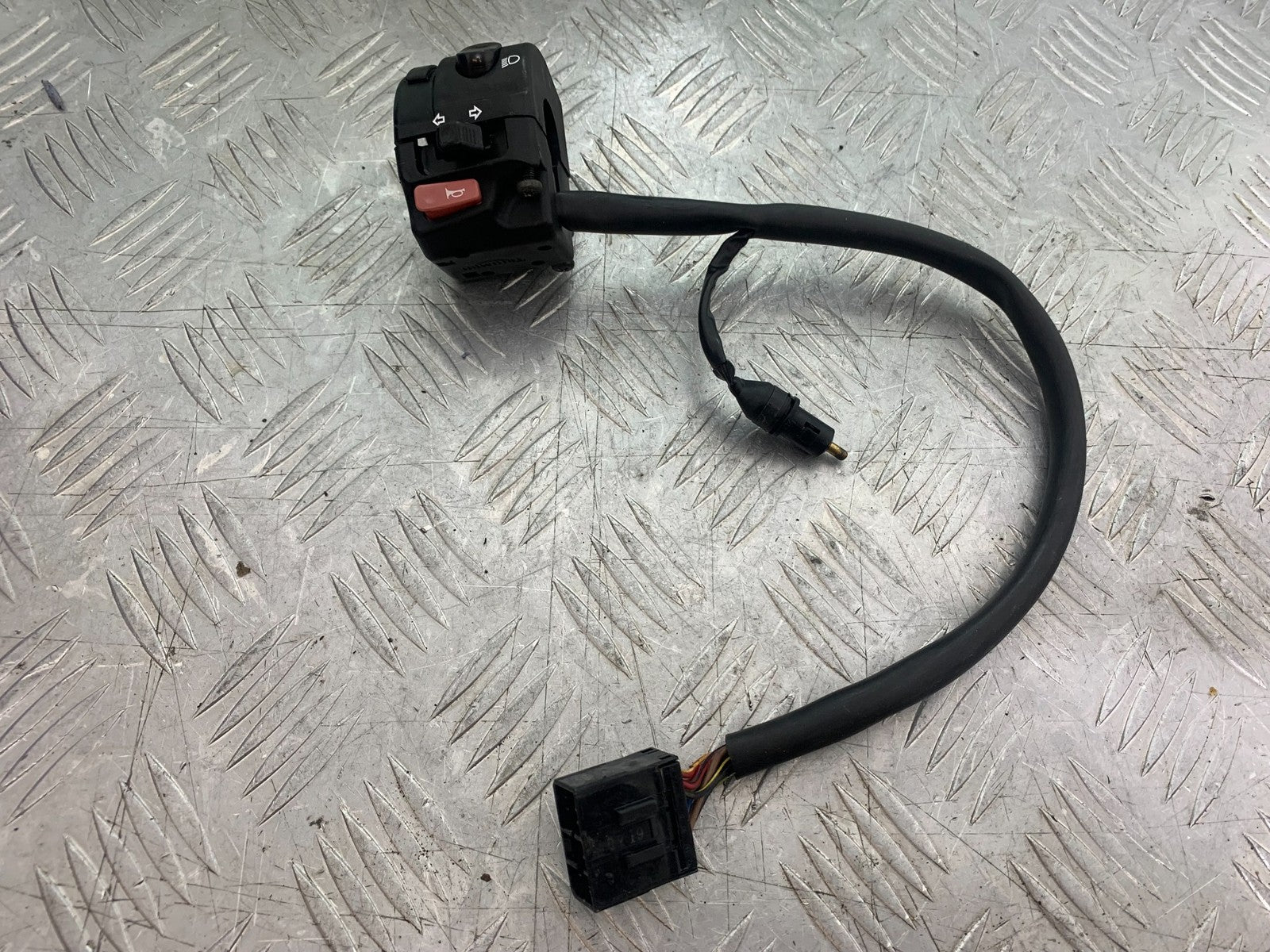 TRIUMPH 675 STREET TRIPLE R LEFT SWITCH GEAR  YEAR 2013 - 2016 (CMB1221)