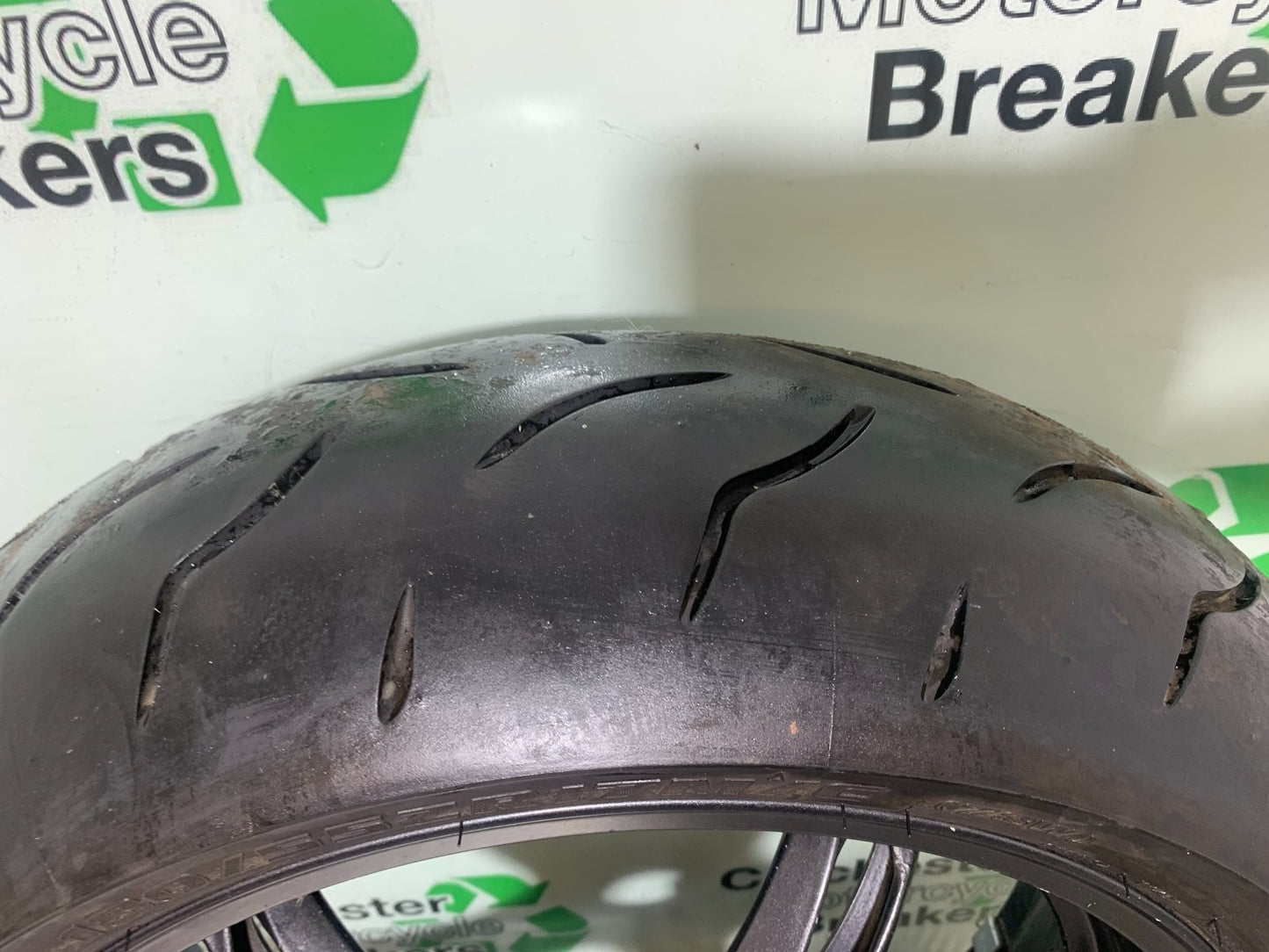 TRIUMPH 1050 SPRINT ST REAR WHEEL (TYRE WILL PASS MOT)  2004-2007 (CMB1197)