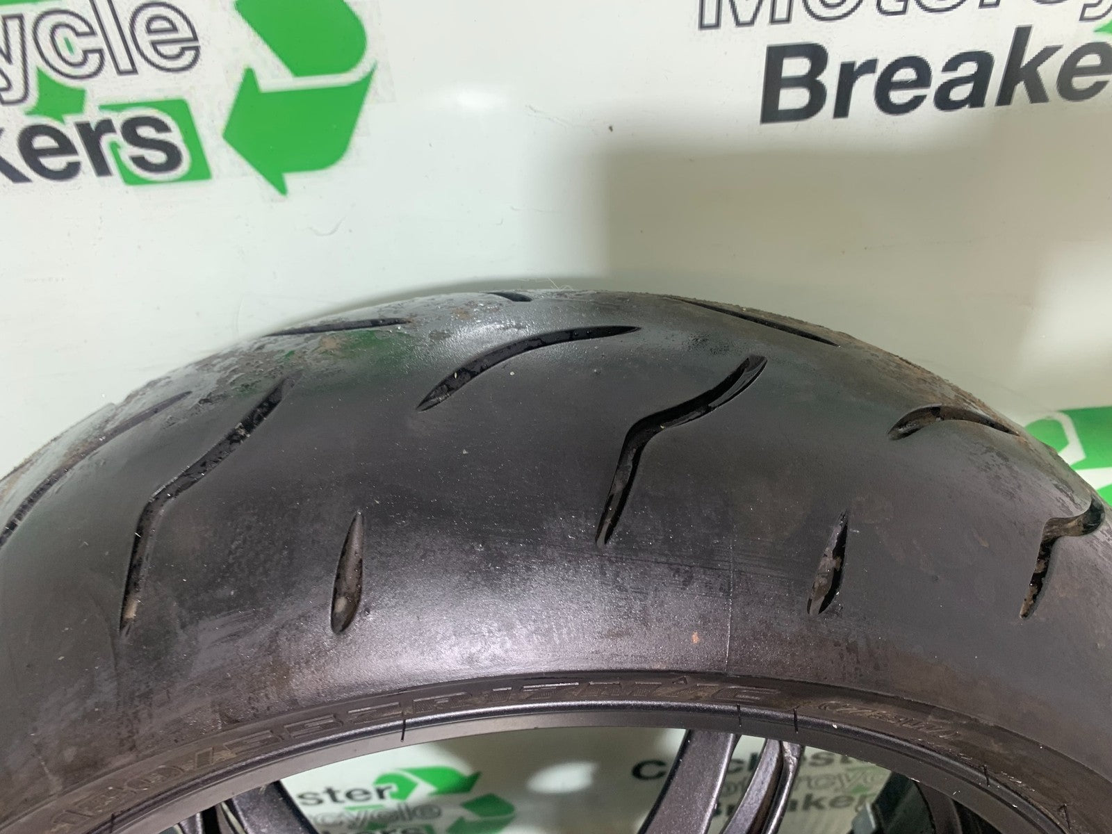 TRIUMPH 1050 SPRINT ST REAR WHEEL (TYRE WILL PASS MOT)  2004-2007 (CMB1197)