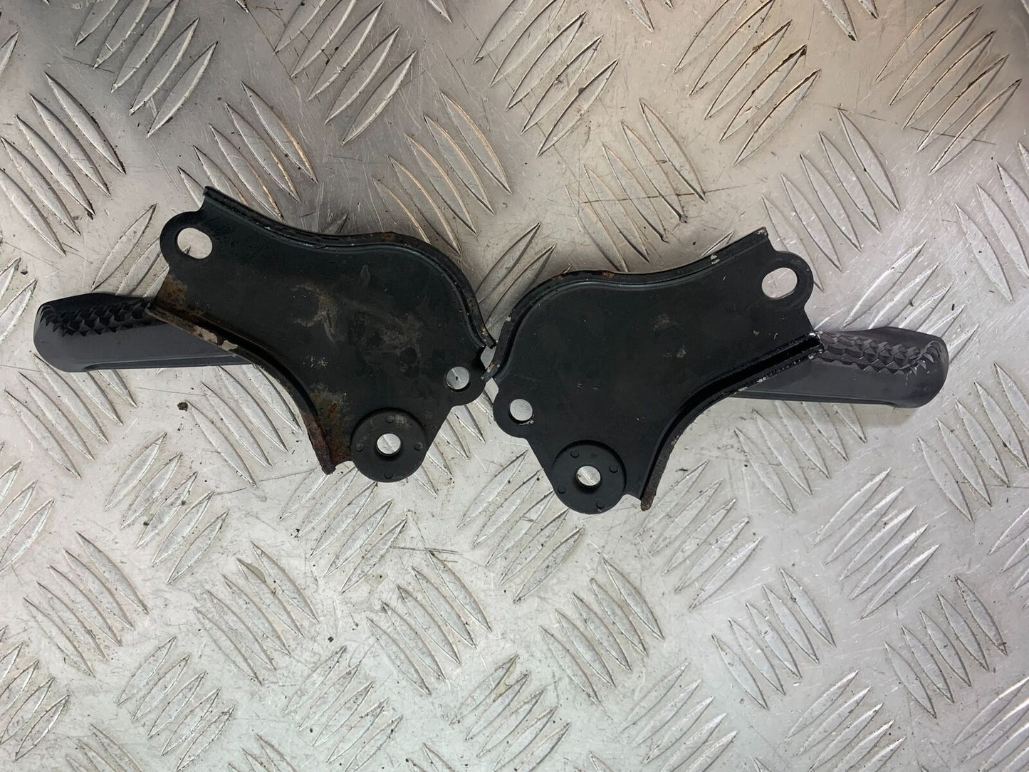 SUZUKI AN400 AN 400 BURGMAN FOOTPEGS YEAR 2017-2024 (CMB1118)