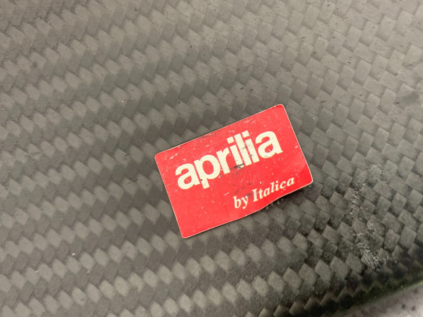 APRILIA RSV4 FACTORY CARBON HUGGER  YEAR 2009-2012 (CMB1224)