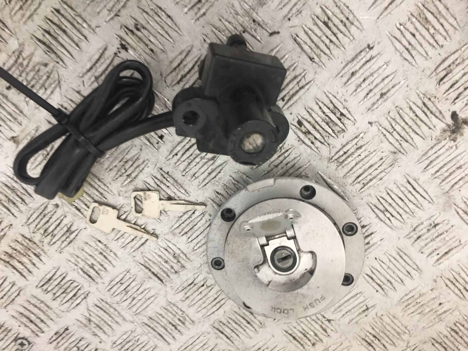 HONDA CBR600 CBR 600 LOCKS AND KEYS   YEAR 1996 (STOCK 798)