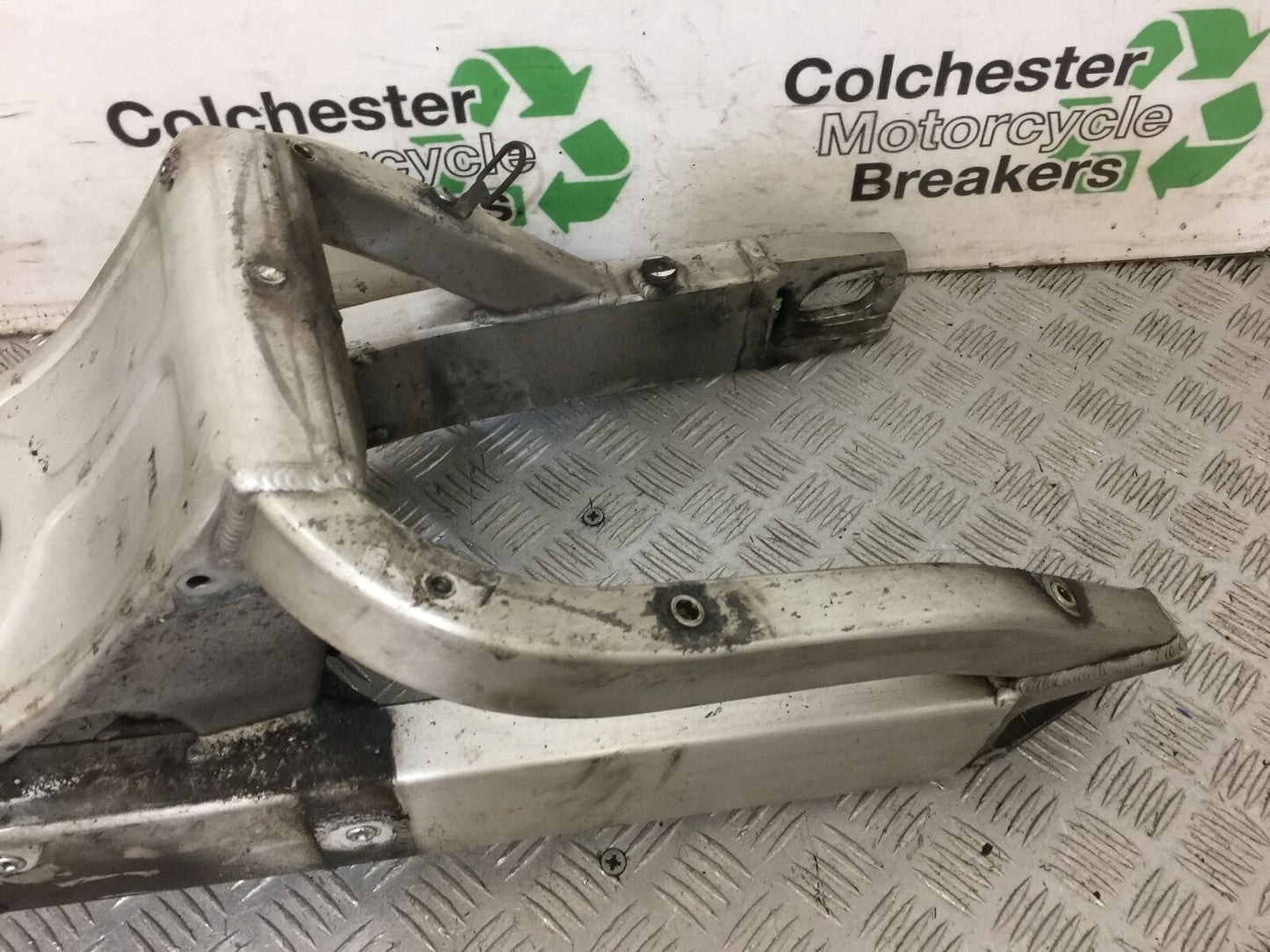 YAMAHA R6 5EB SWINGARM YEAR 1999-2002 (STOCK 823)