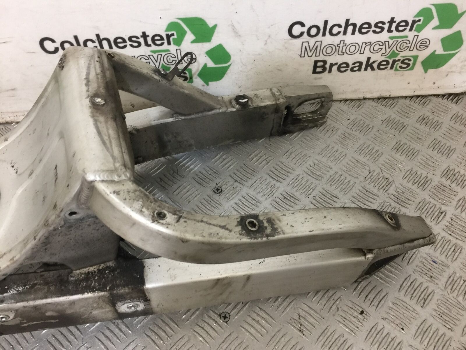 YAMAHA R6 5EB SWINGARM YEAR 1999-2002 (STOCK 823)