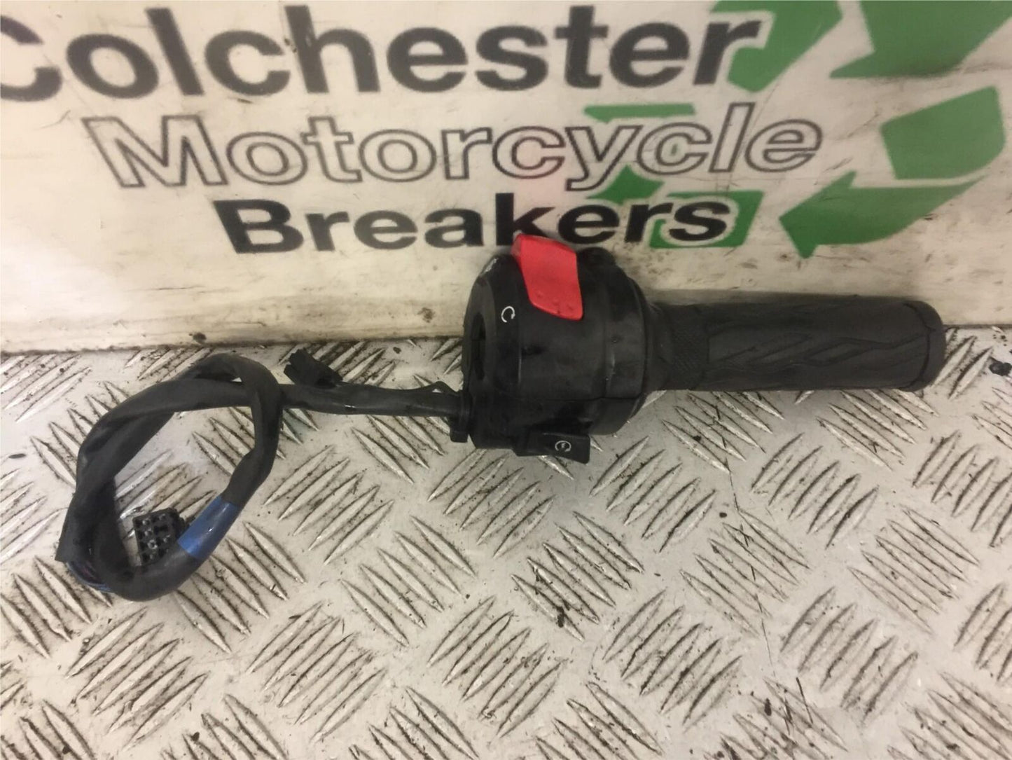 SUZUKI SFV650 SFV 650 GLADIUS RIGHT SWITCH GEAR 2009-15 (STOCK 709)