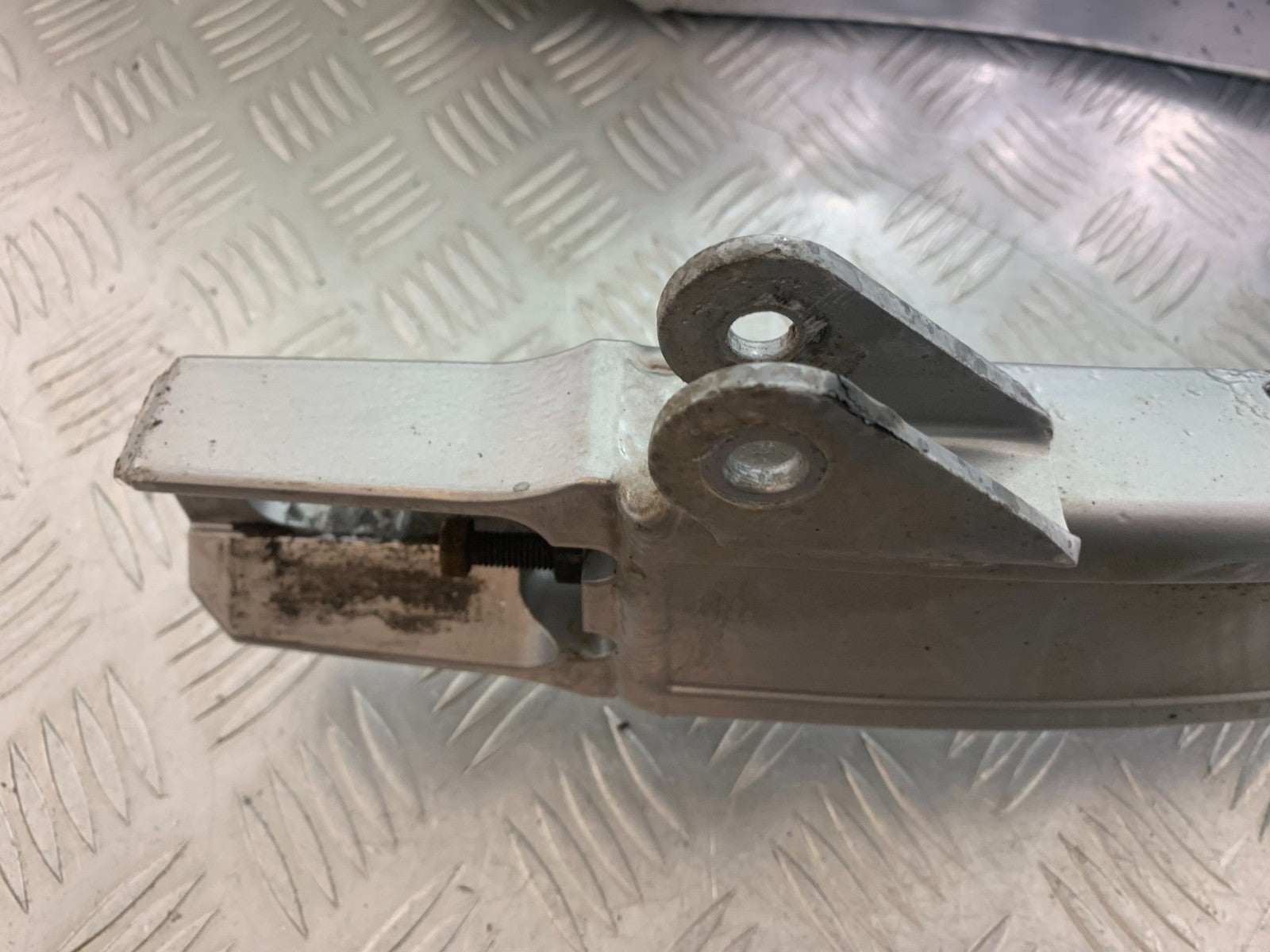 YAMAHA XJR1300 XJR 1300 SWINGARM   YEAR 1999-2003 (CMB1119)