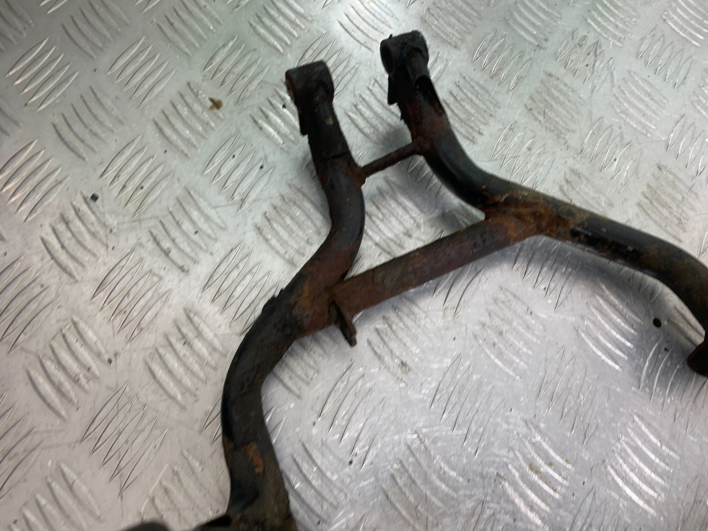 SUZUKI GSF600 GSF 600 BANDIT CENTER STAND   2000-2004 (CMB1269)
