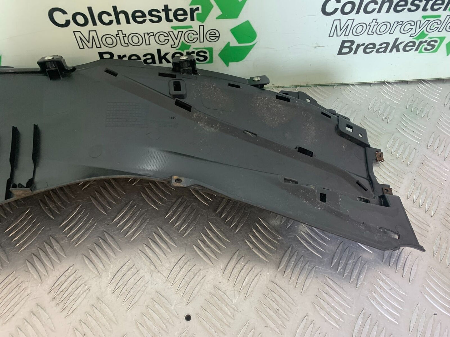 SUZUKI AN400 AN 400 BURGMAN LEFT FOOTBOARD  YEAR 2017-2024 (CMB1118)