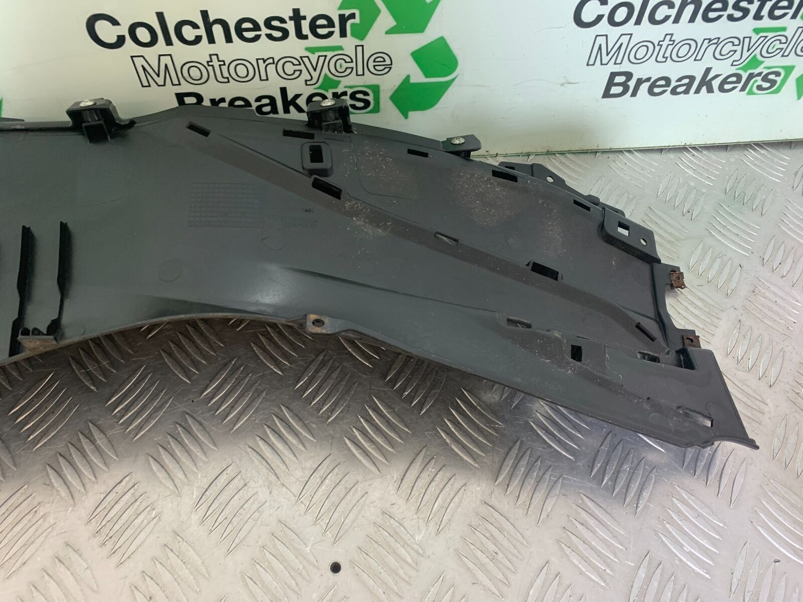 SUZUKI AN400 AN 400 BURGMAN LEFT FOOTBOARD  YEAR 2017-2024 (CMB1118)