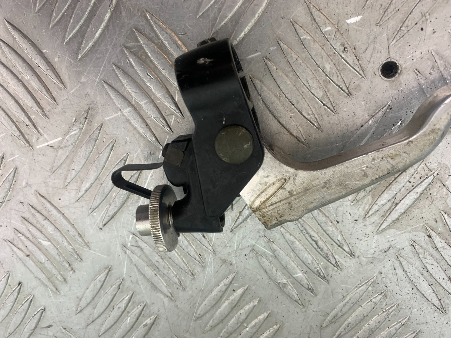 YAMAHA YZF R1 CLUTCH LEVER AND BRACKET   YEAR 2004-2006 (CMB1155)