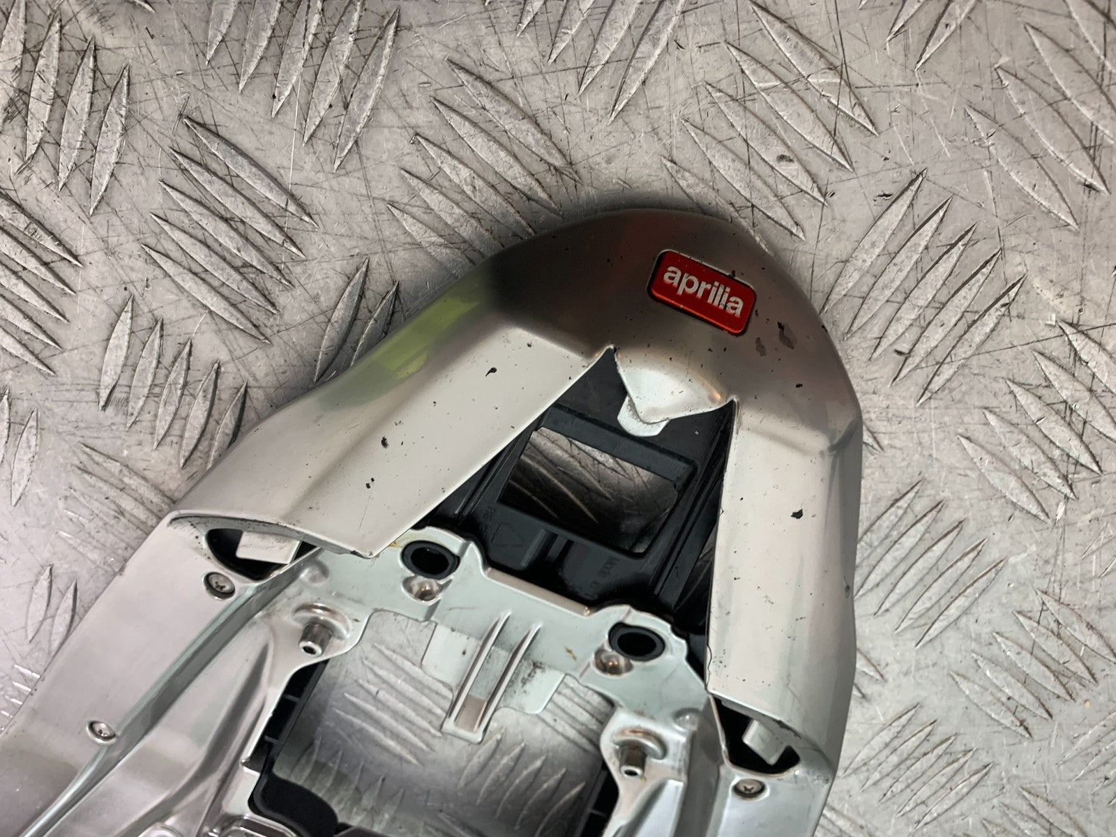APRILIA TUONO 1000 V4R UNDERTRAY YEAR 2011-13  (CMB1316)