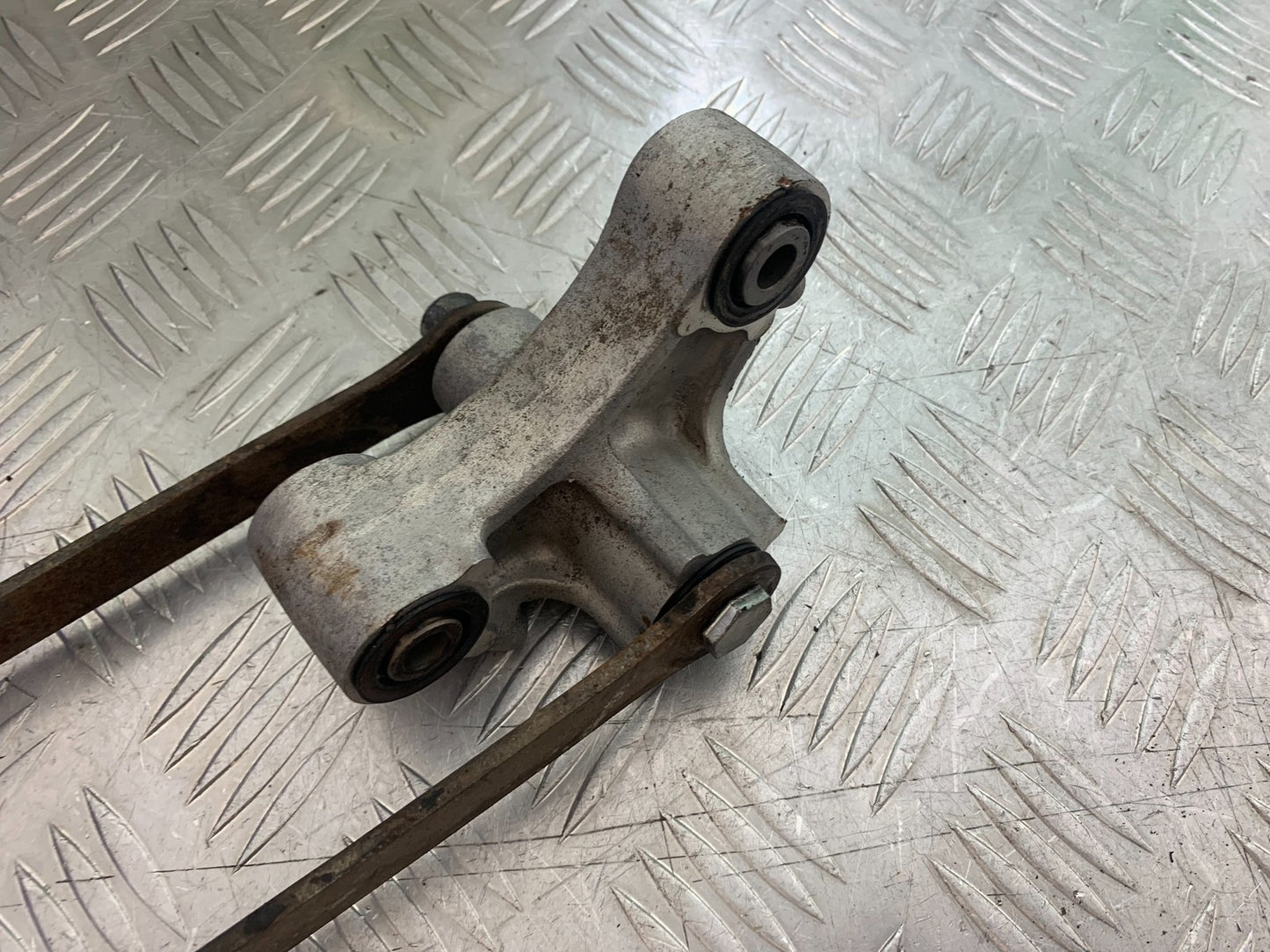 KAWASAKI Z750 Z 750 REAR SHOCK LINKAGE YEAR 2004-2006  (CMB1234)