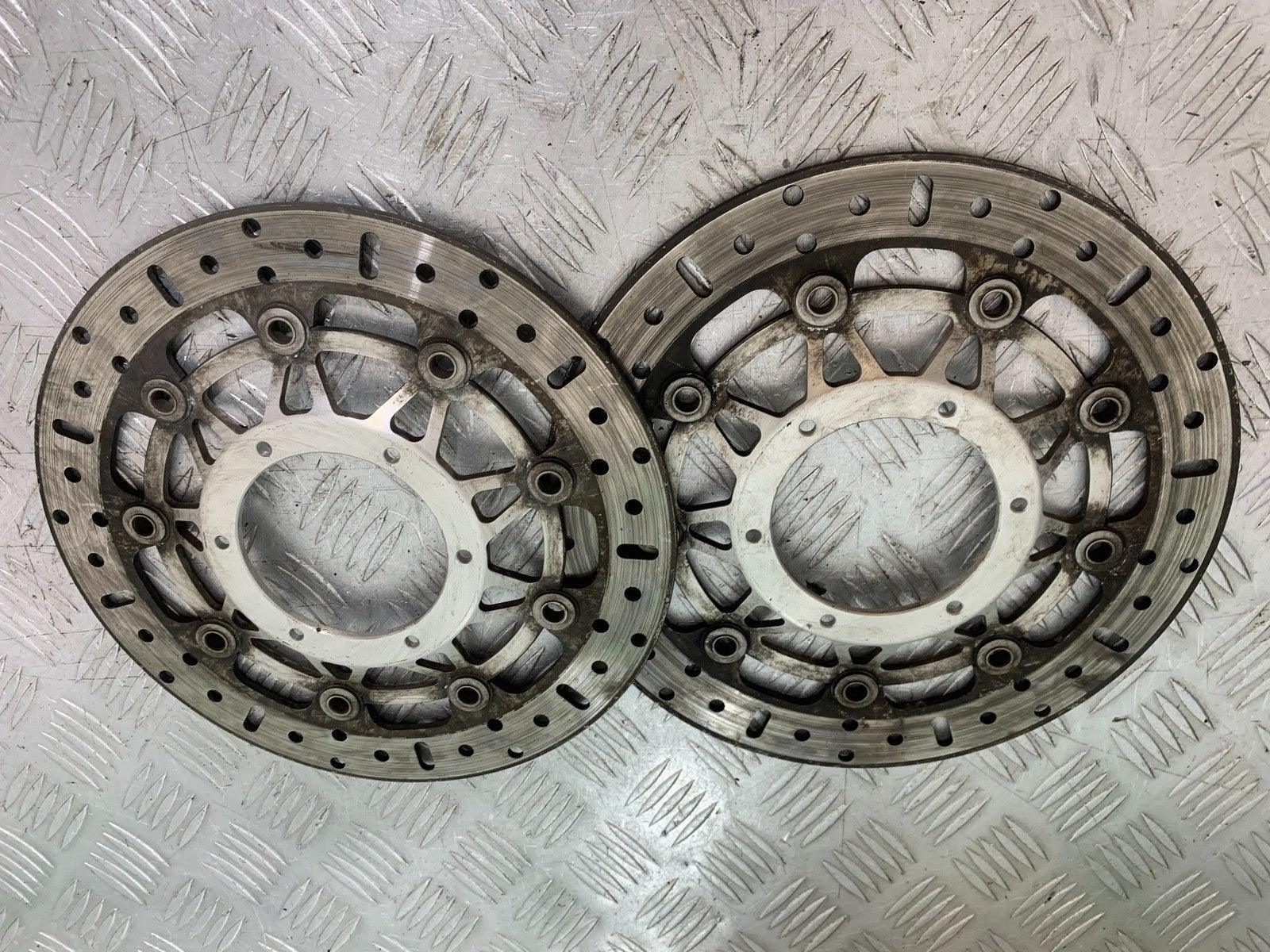 HONDA CBF600 CBF 600 FRONT BRAKE DISCS YEAR 2004-07  (CMB1305)