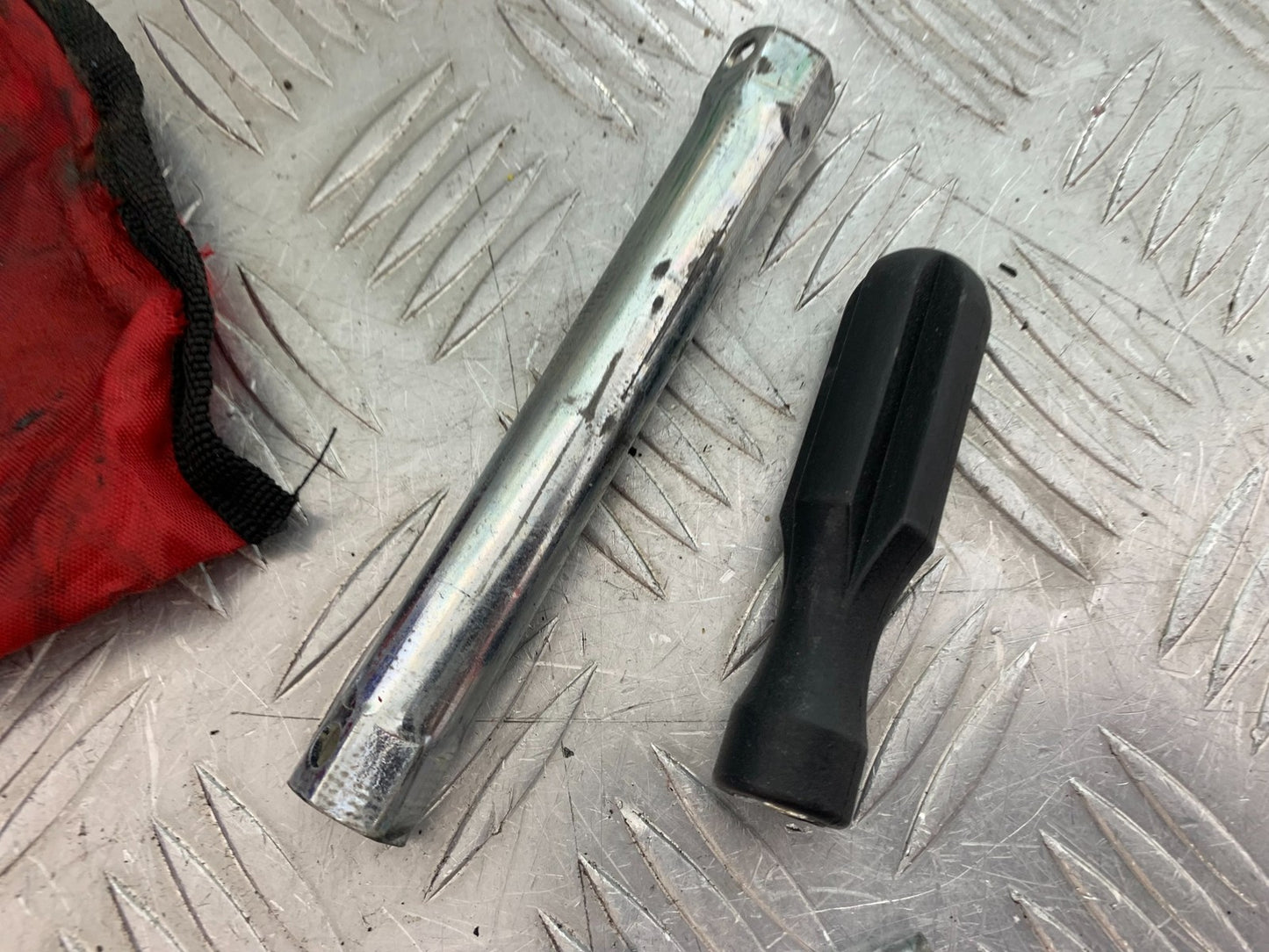 DUCATI 1299 PANIGALE TOOL KIT   YEAR 2016 (CMB 1187)