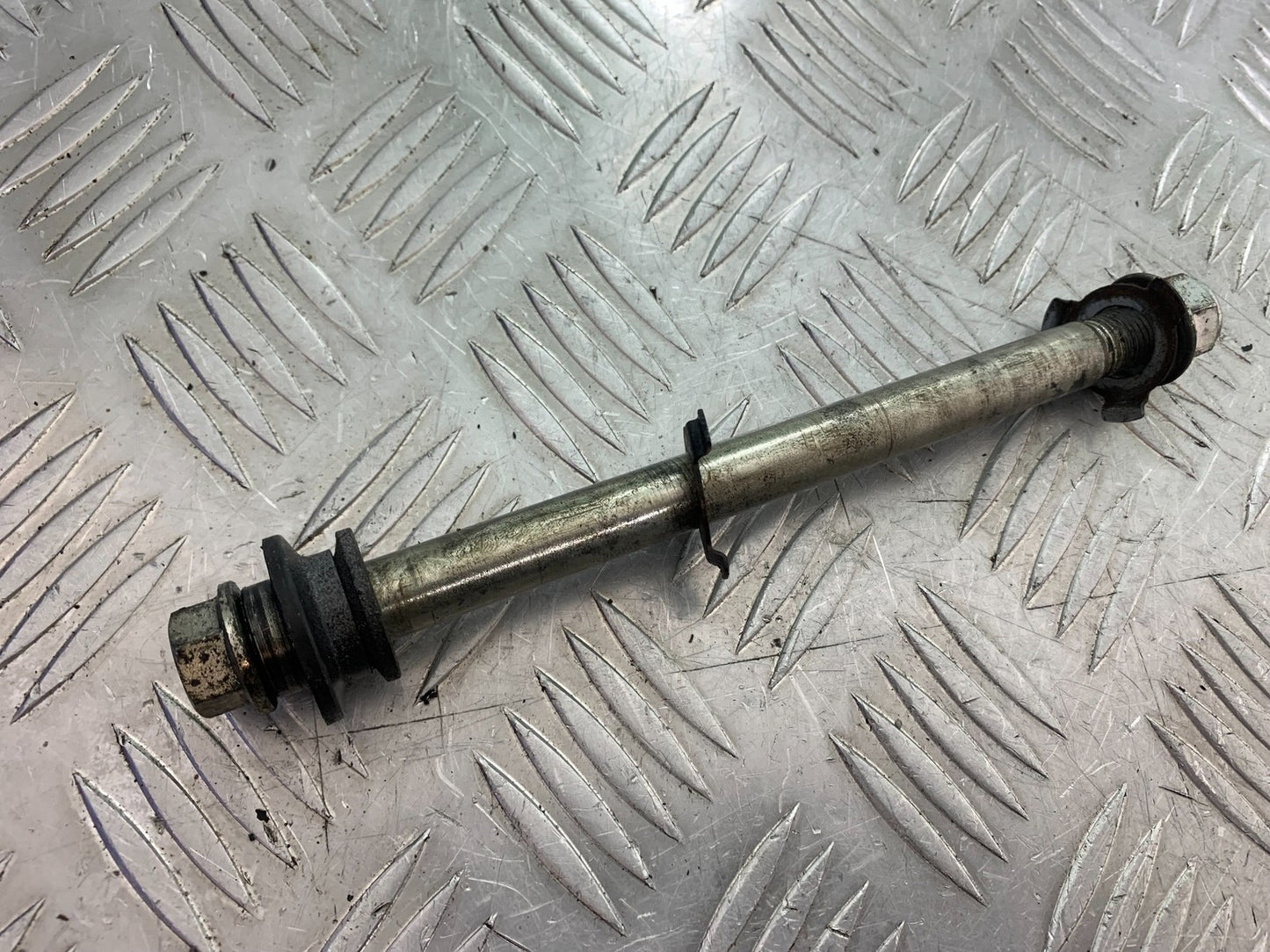 YAMAHA YBR125 YBR 125 FRONT WHEEL SPINDLE  YEAR 2010-2017 (CMB1252)