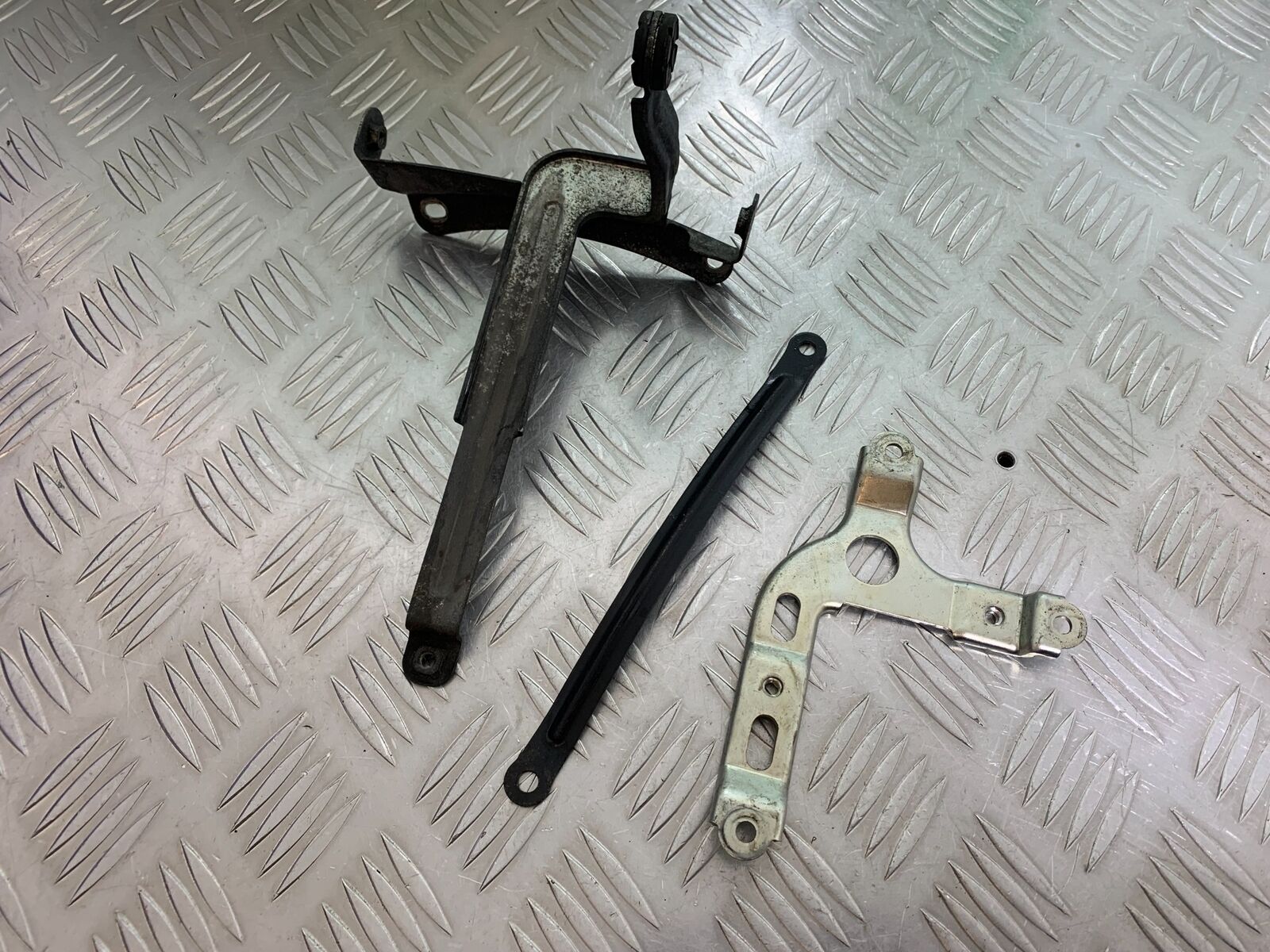 SUZUKI GSXR1000 GSXR 1000 FRAME BRACKETS   2009-2016 (CMB1049)