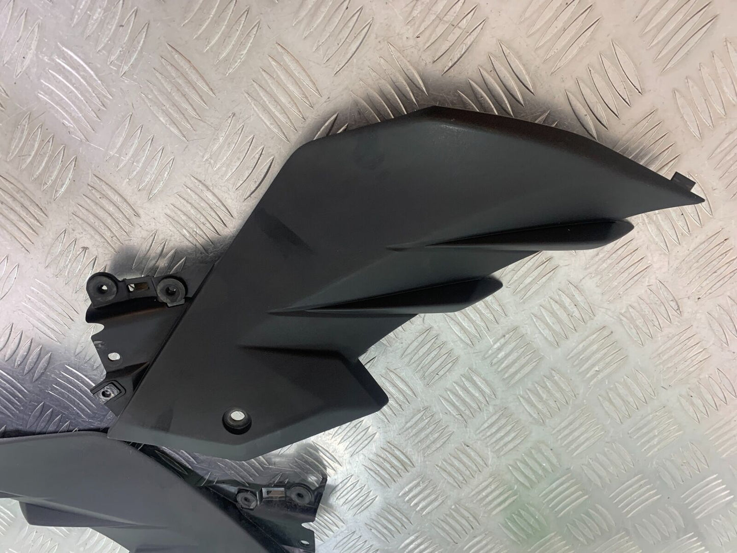 KAWASAKI Z300 ER300 LEFT AND RIGHT INFILL PANELS YEAR 2016-2018  (CMB1056)