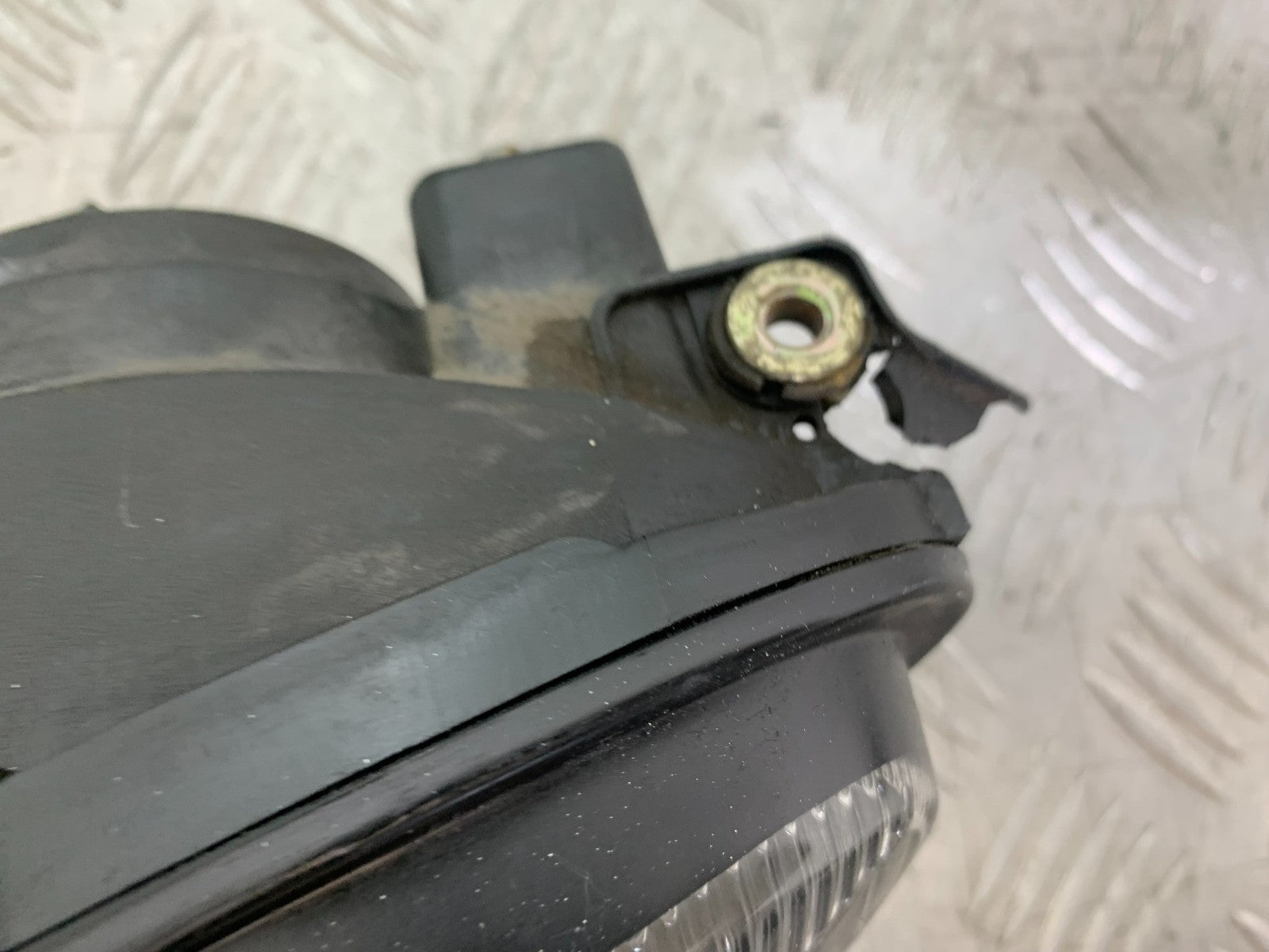 TRIUMPH 955I SPRINT RS HEADLIGHT YEAR 1999-03 (CMB1313)