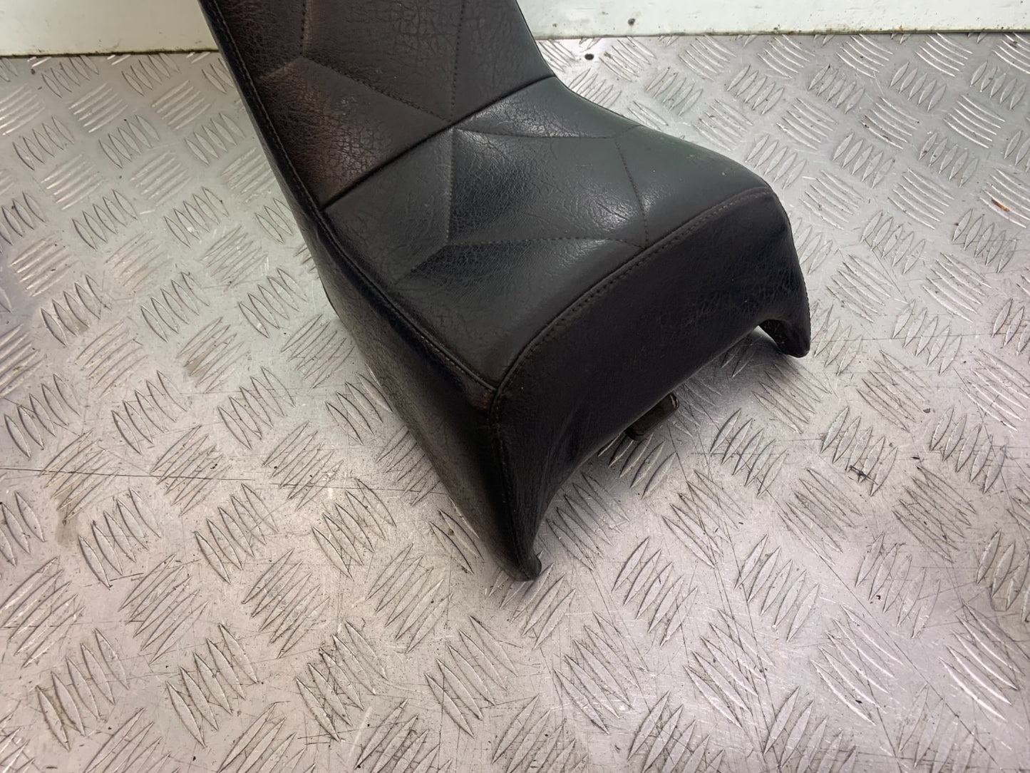 HONDA VT700 VT 700 SHADOW REAR SEAT  YEAR 1984-85 (CMB1328)