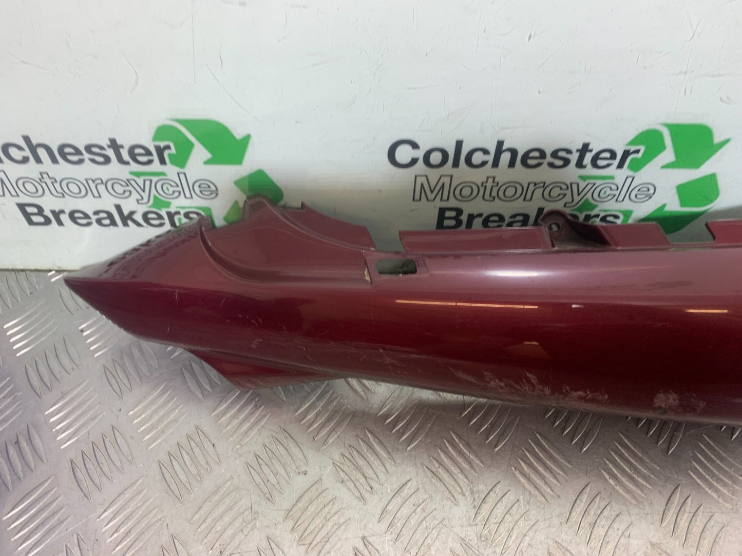 YAMAHA XJ900 XJ 900 DIVERSION RIGHT SEAT PANEL  YEAR 1994-2002(CMB1292)