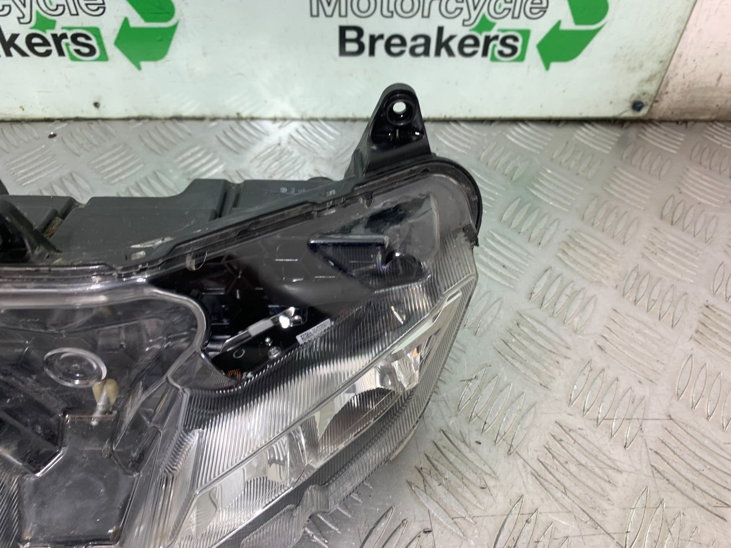 YAMAHA YZF-R125 YZF 125 HEADLIGHT  YEAR 2019-2022 (CMB1263)