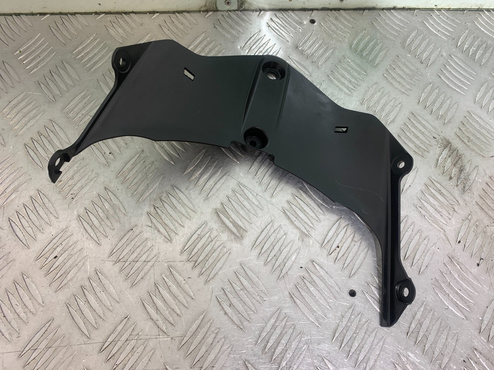 DUCATI 1299 PANIGALE LOWER TOP FAIRING INFILL PANEL  YEAR 2016 (CMB 1187)