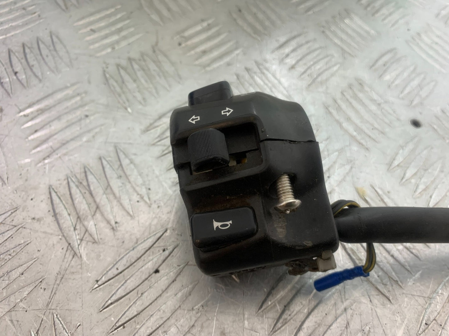 SUZUKI GS500 GS 500 LEFT SWITCH GEAR  YEAR 2001-2008 (CMB1254)