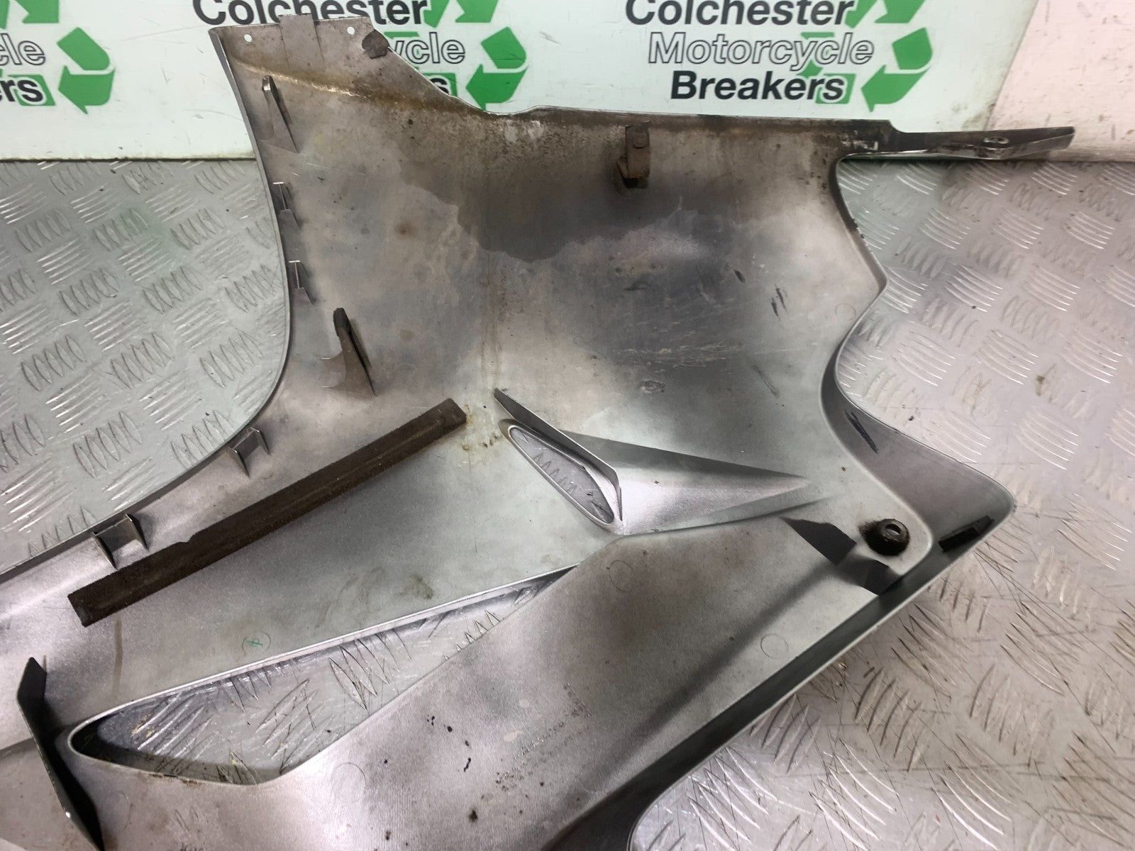 HONDA VFR800 VFR 800 V-TEC LEFT FAIRING PANEL  YEAR 2002 -09 (CMB1296)