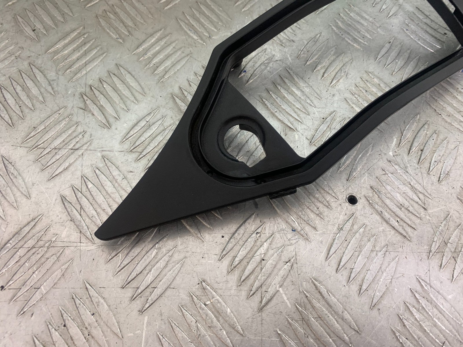 TRIUMPH 1050 SPRINT ST RIGHT TOP FAIRING INFILL PANEL  YEAR 2004-2007 (CMB1197)