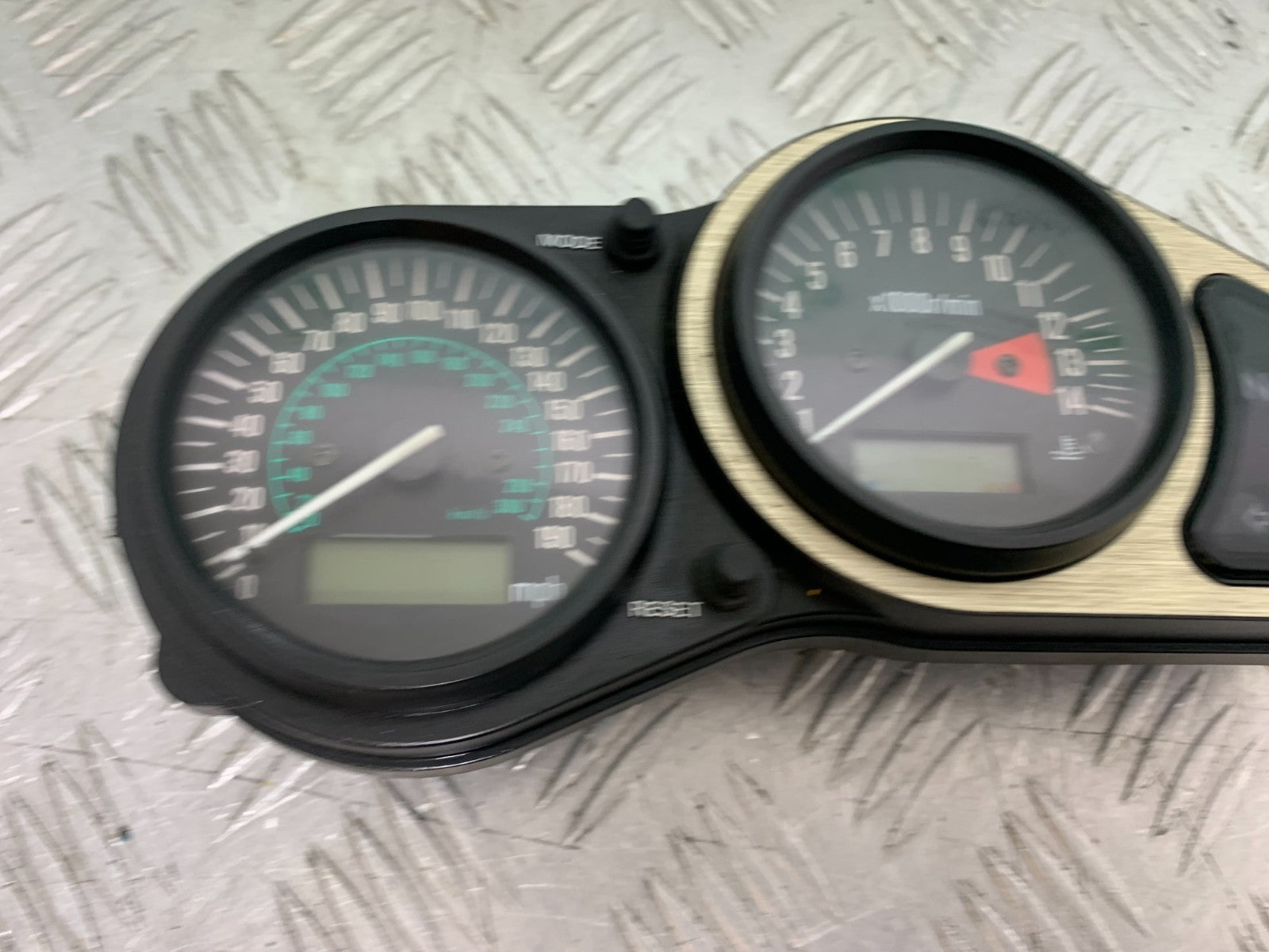 KAWASAKI ZX9R ZX9 R CLOCKS SPEEDO DASH  YEAR 1998-1999 (CMB1329)