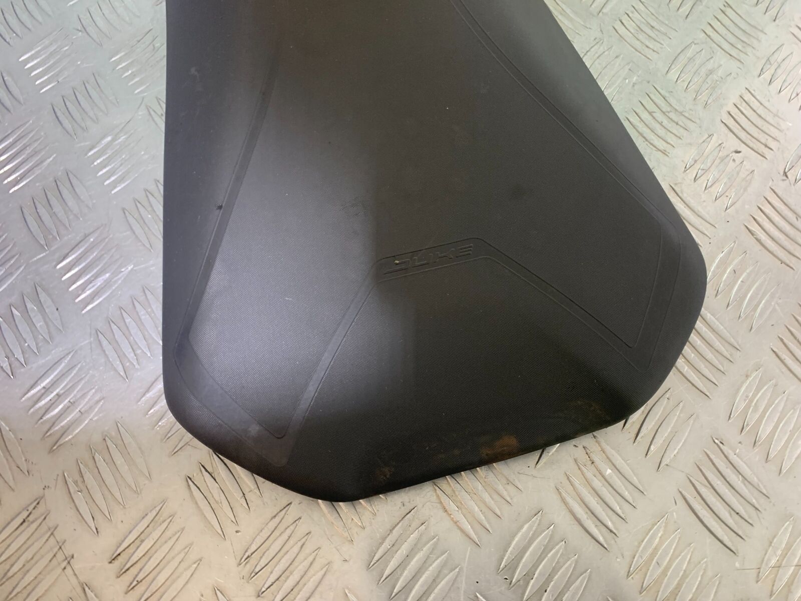 KTM 125 DUKE FRONT SEAT  YEAR 2018-2023 (CMB1083)