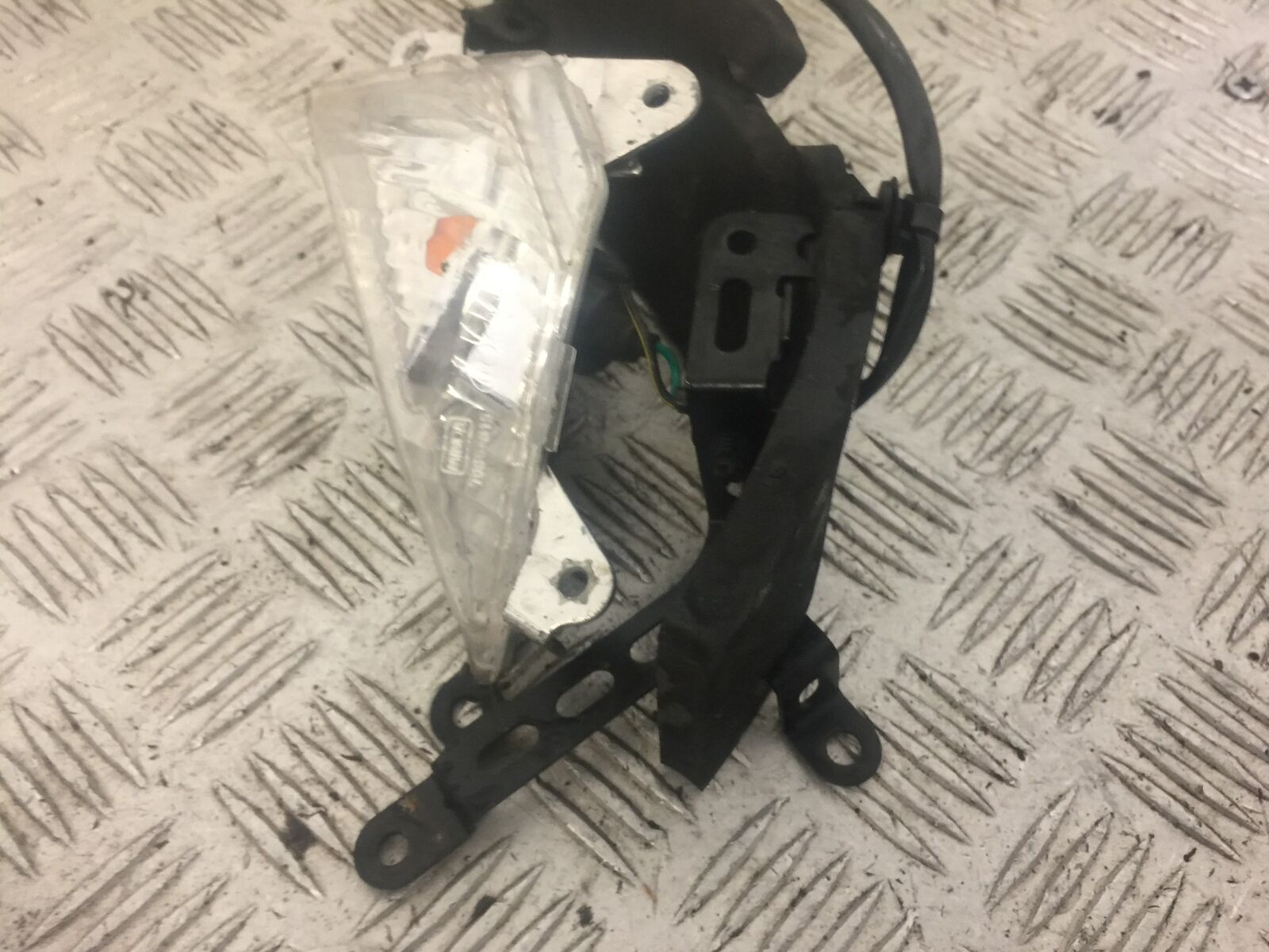KAWASAKI NINJA 400 FRONT LEFT INDICATOR  YEAR 2019  (STOCK 635)