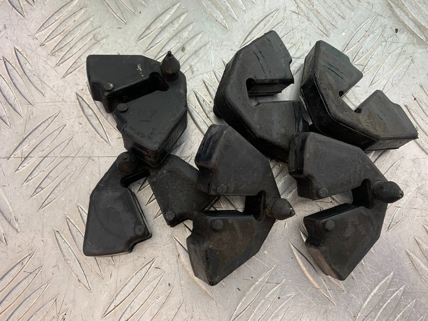 SUZUKI GSF1200 GSF 1200 BANDIT CUSH DRIVE RUBBERS  YEAR 2001-2004 (CMB1188)