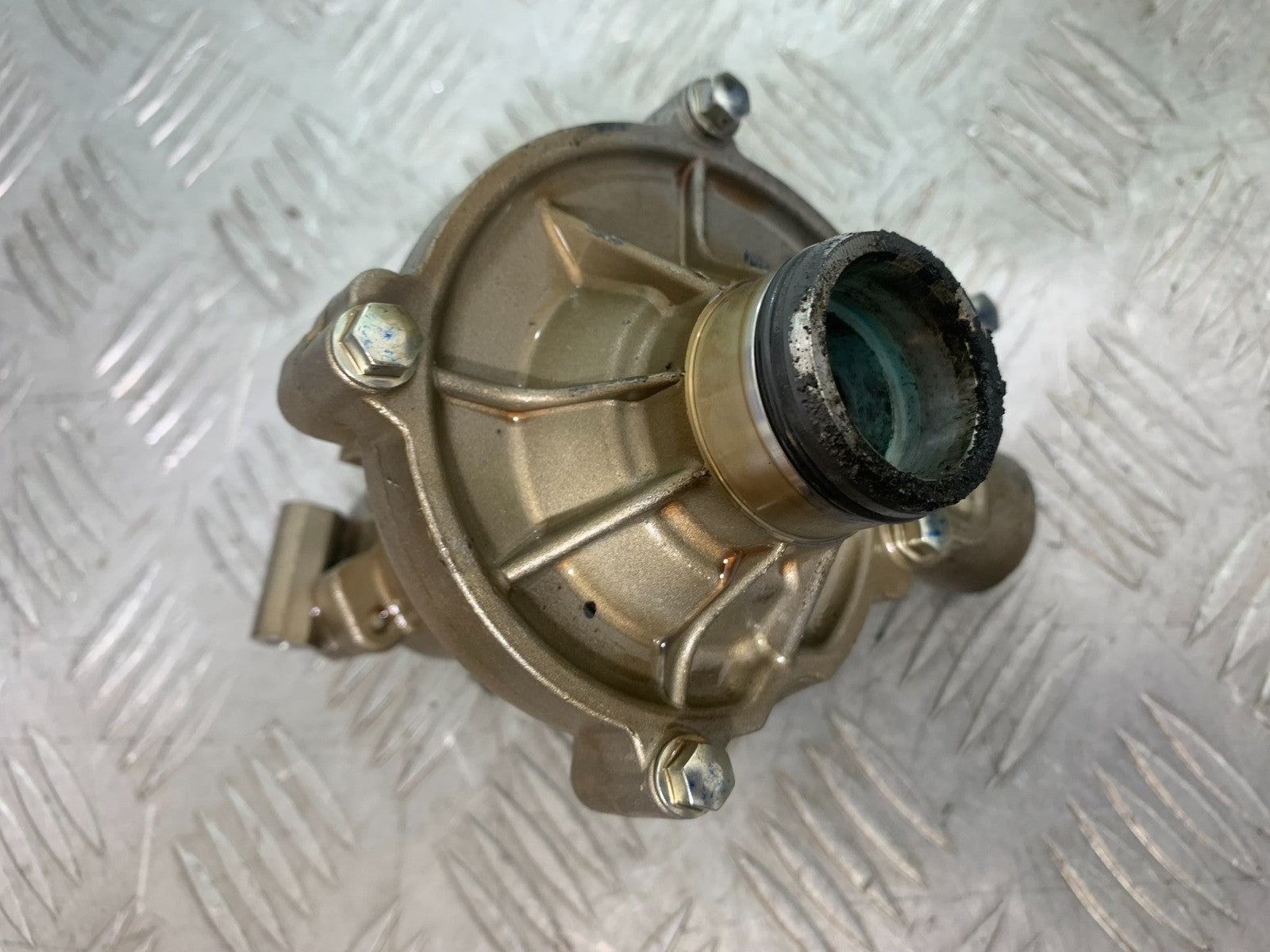 TRIUMPH 675 STREET TRIPLE OIL PUMP  2013-2016 (CMB1186)