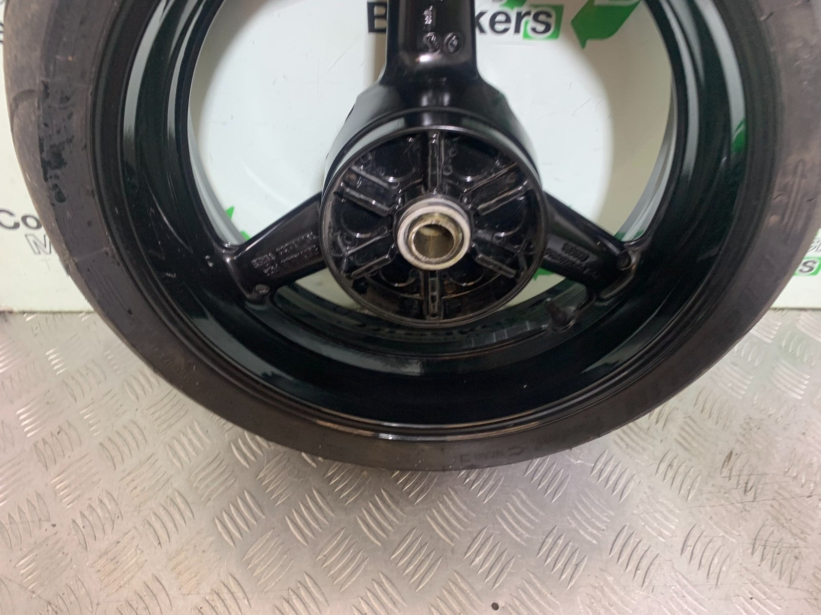 YAMAHA YZF R1 4XV REAR WHEEL YEAR 1998-99 (CMB1291)
