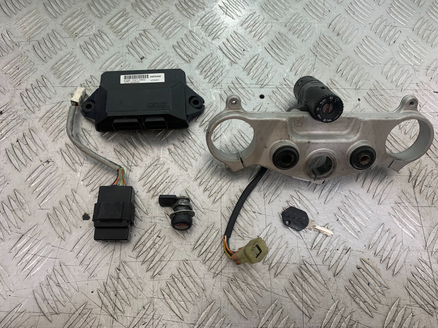KTM 990 SUPER DUKE ECU LOCKS KEY  YEAR 2007-2011  (CMB1207)