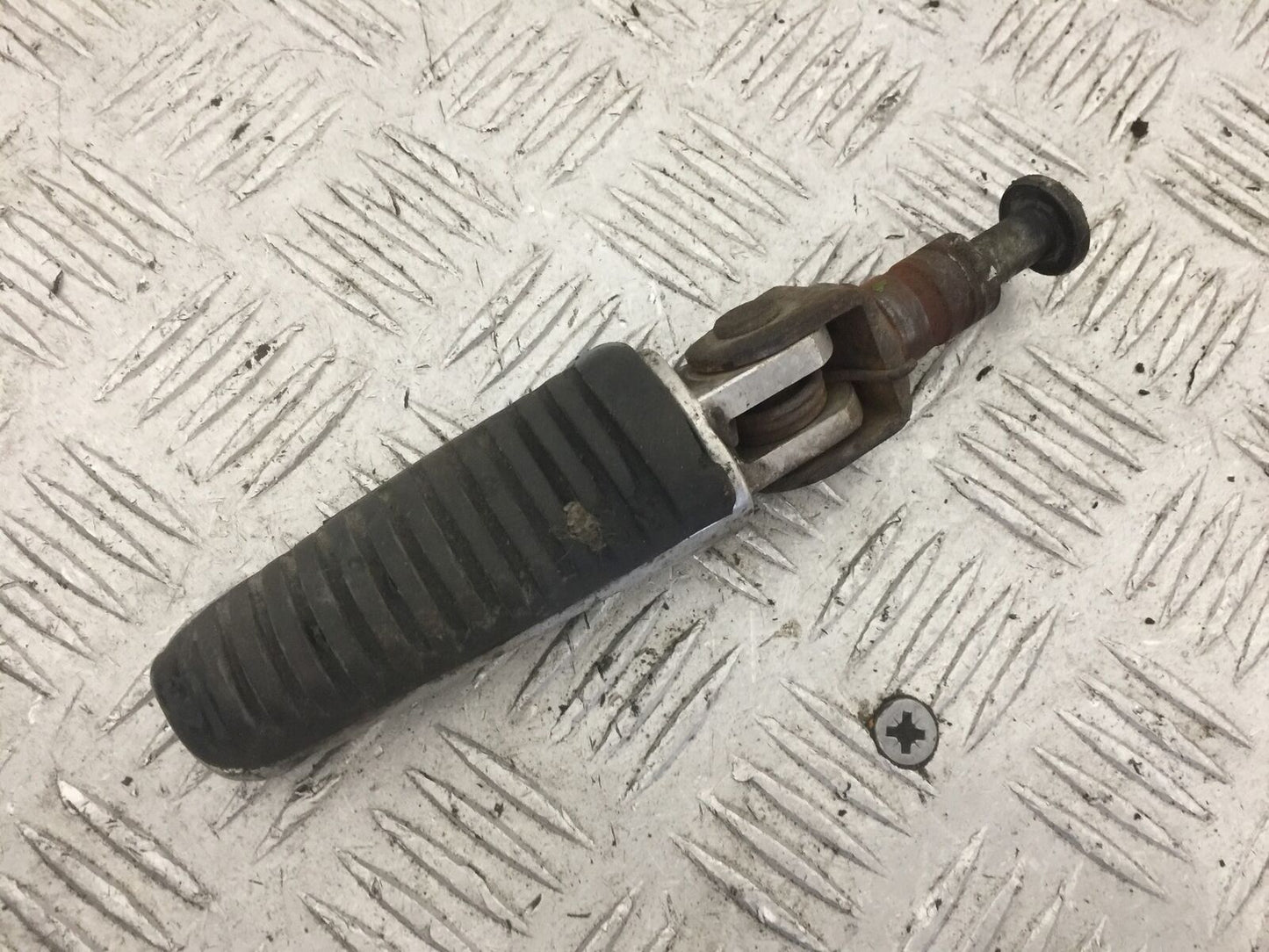 YAMAHA FZS600 FAZER 600 FRONT LEFT PEG   YEAR 1998-2001 (STOCK 844)
