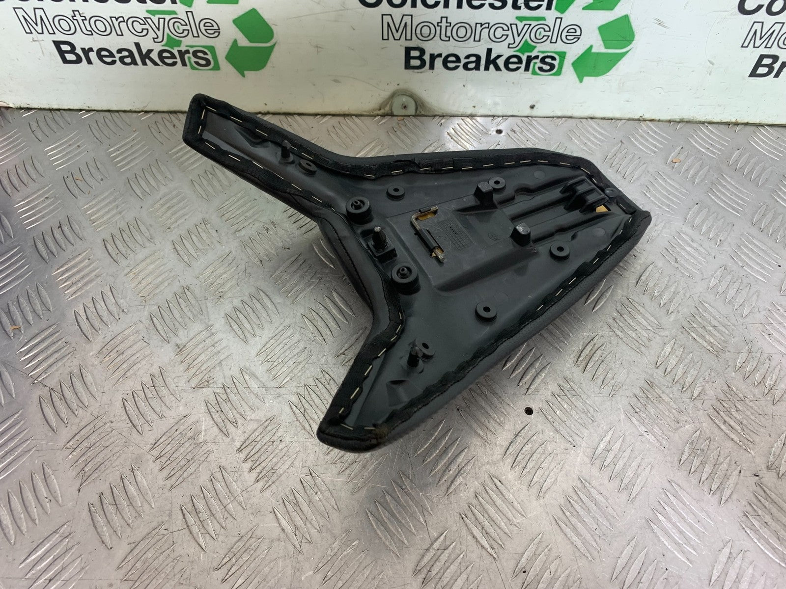 APRILIA TUONO 1000 V4R REAR SEAT YEAR 2011-13  (CMB1316)