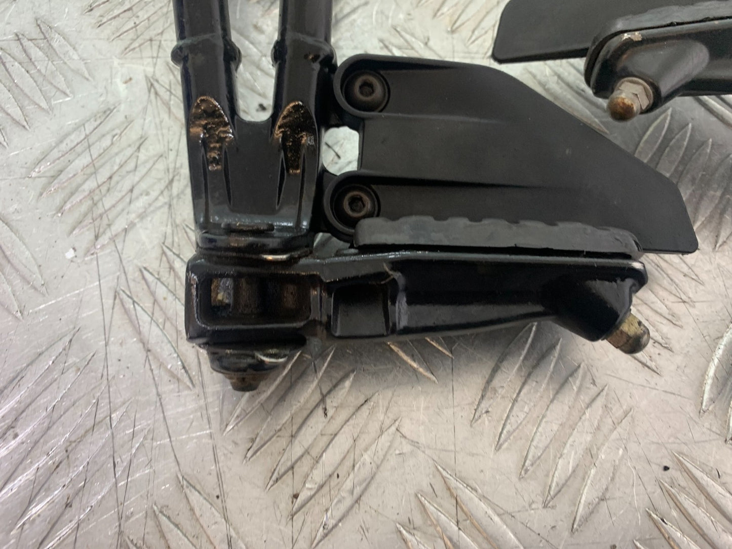 KTM DUKE 125 REAR HANGER AND PEGS   YEAR 2017-2022 (CMB1222)