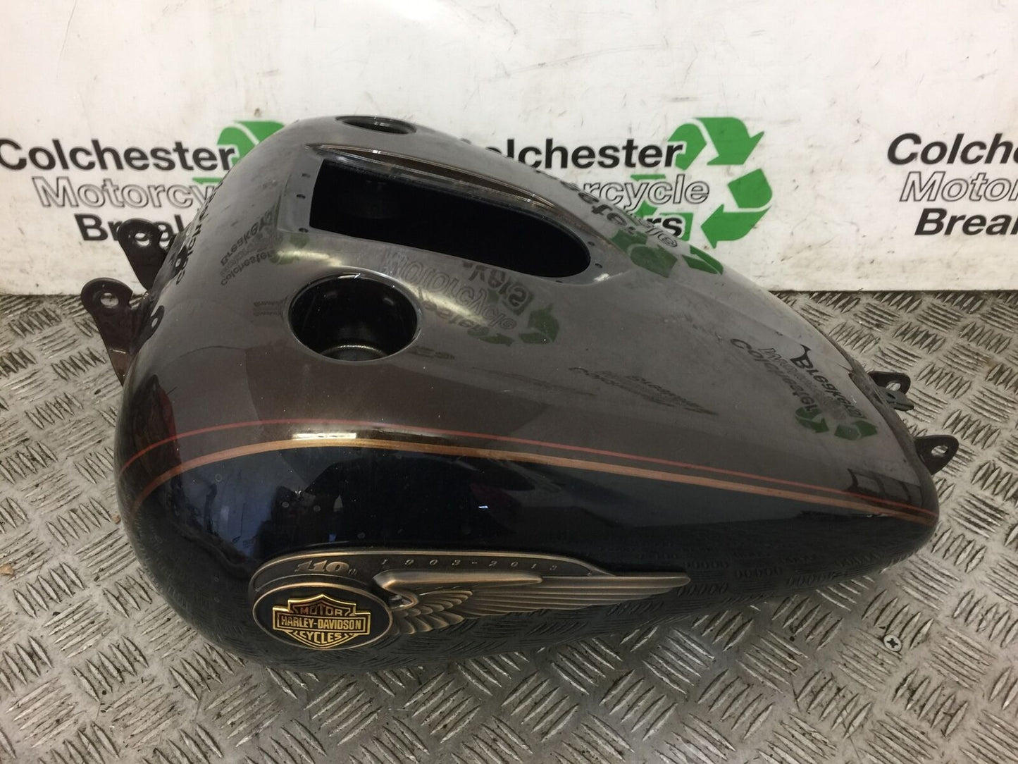 HARLEY DAVIDSON FXDC DYNA SUPER GLIDE PETROL TANK YEAR 2012 STOCK 436