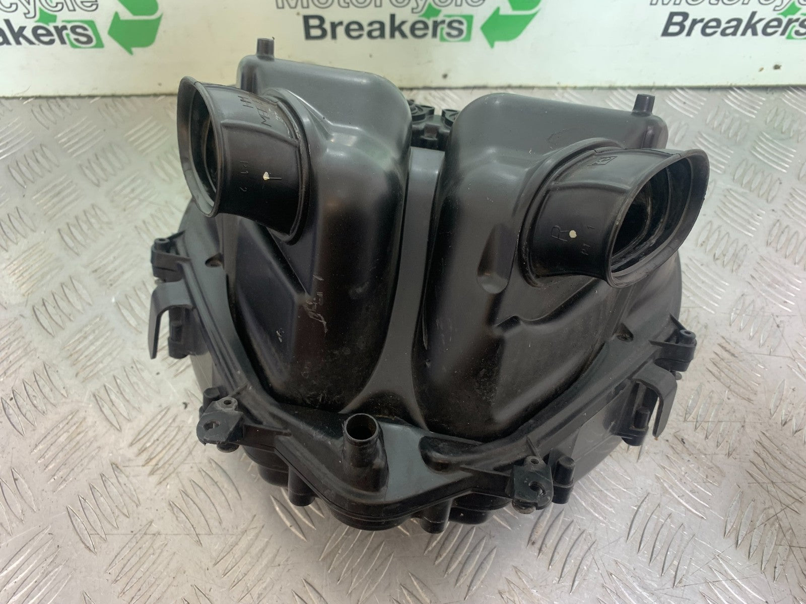 HONDA CBR600 CBR 600 RR AIR BOX    YEAR 2003-2004 CMB1173)