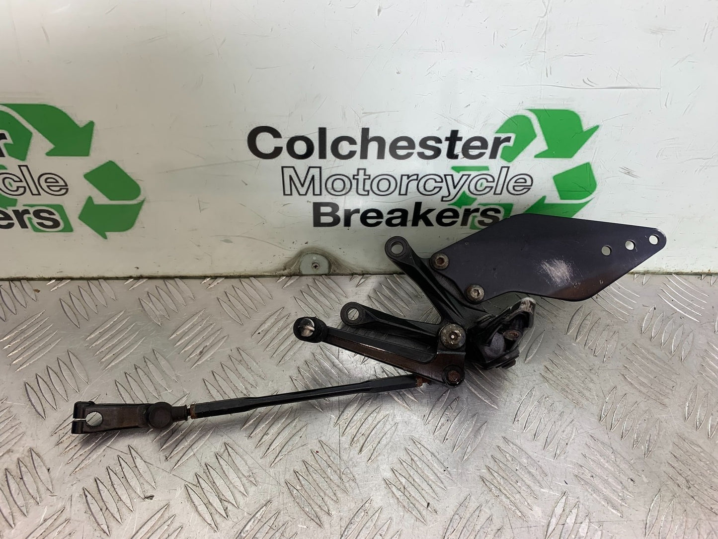 KAWASAKI ZX10R ZX10 R FRONT LEFT HANGER   2008-2010 (CMB1301)