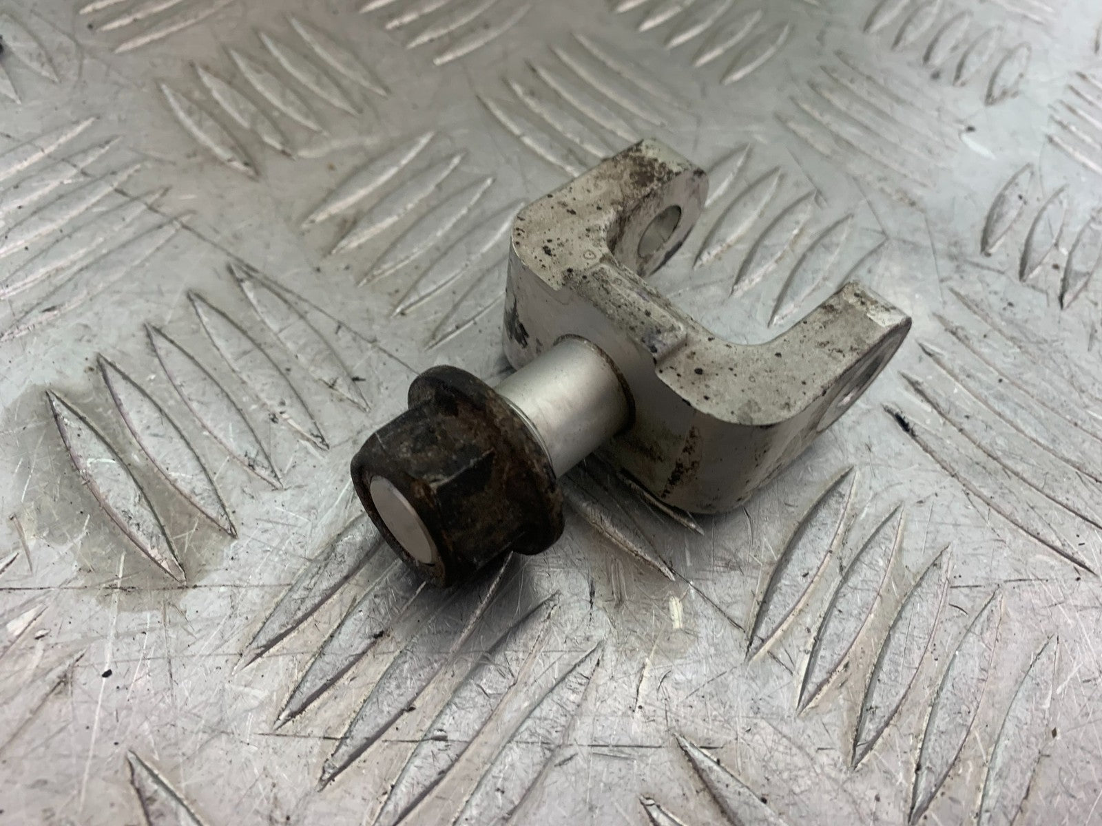 YAMAHA YZF R1 14 B BIG BANG REAR SHOCK MOUNT   2009-14 (CMB1175)