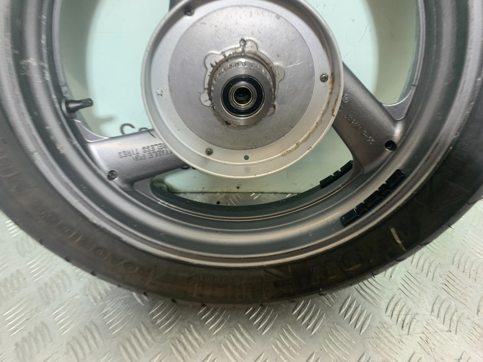 YAMAHA XJ900 XJ 900 DIVERSION REAR WHEEL YEAR 1994-2002(CMB1292)